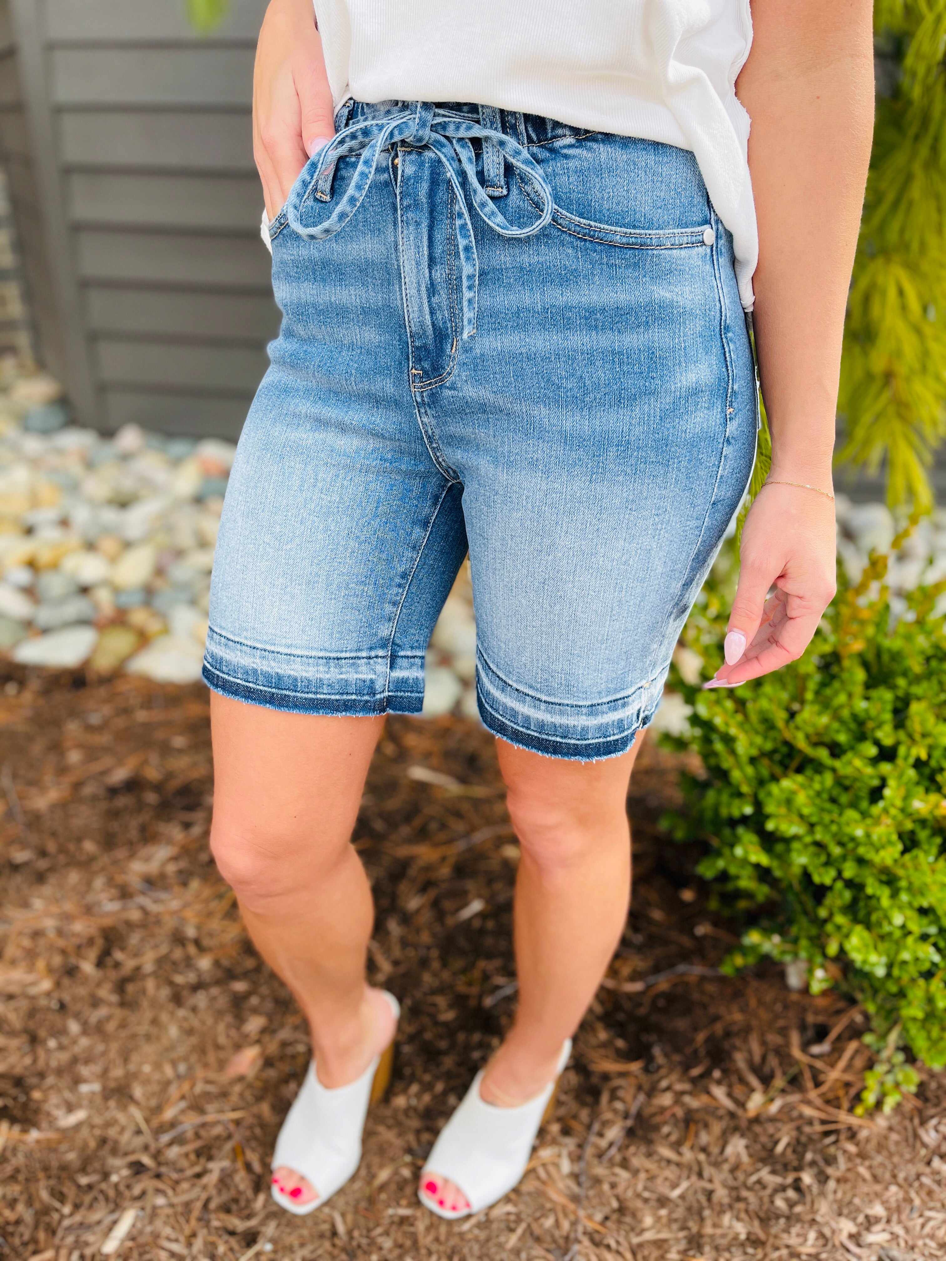 REG/CURVY Ray of Sunshine Shorts