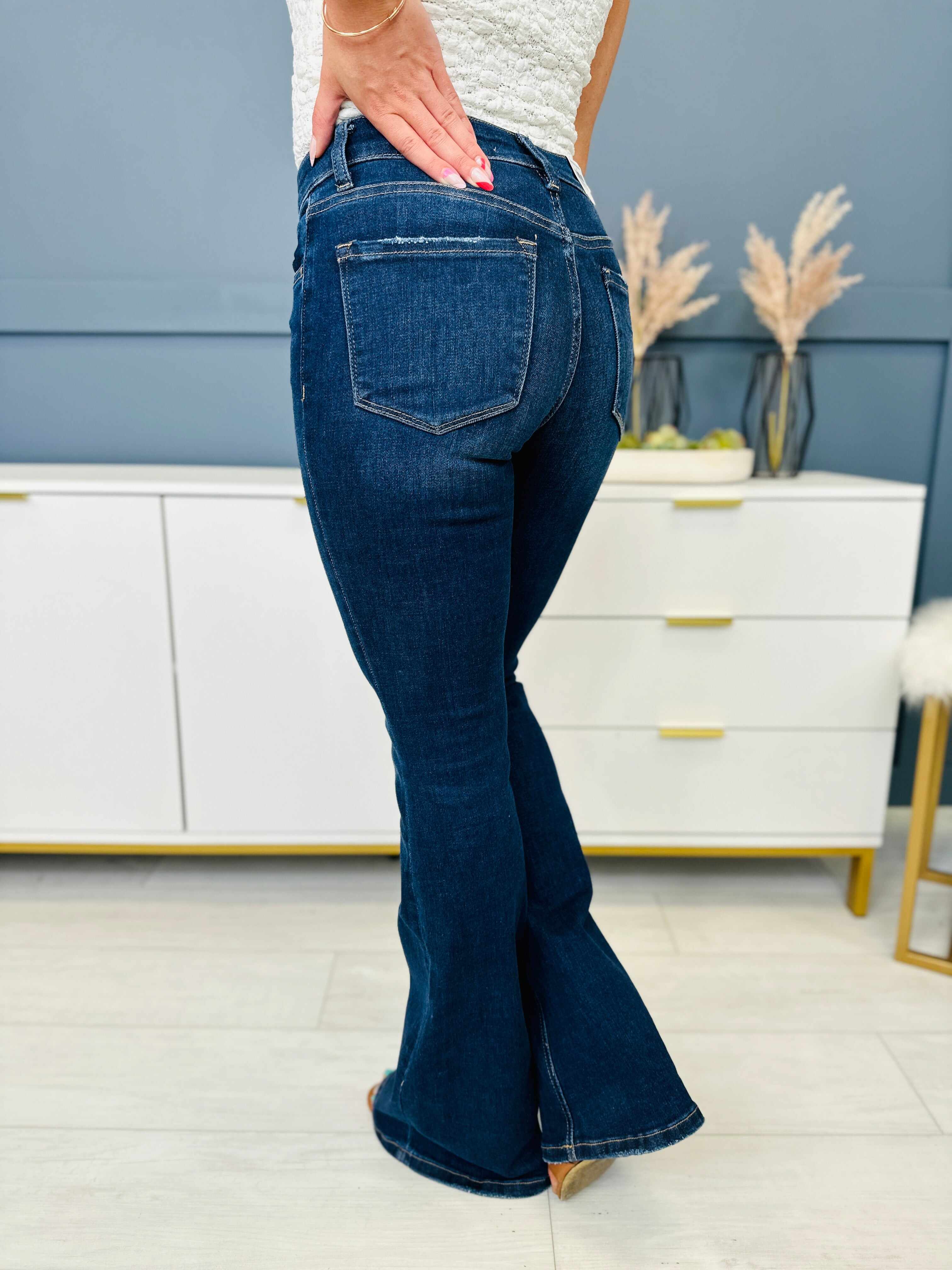 Lovervet REG/CURVY Far Out Flare Jeans