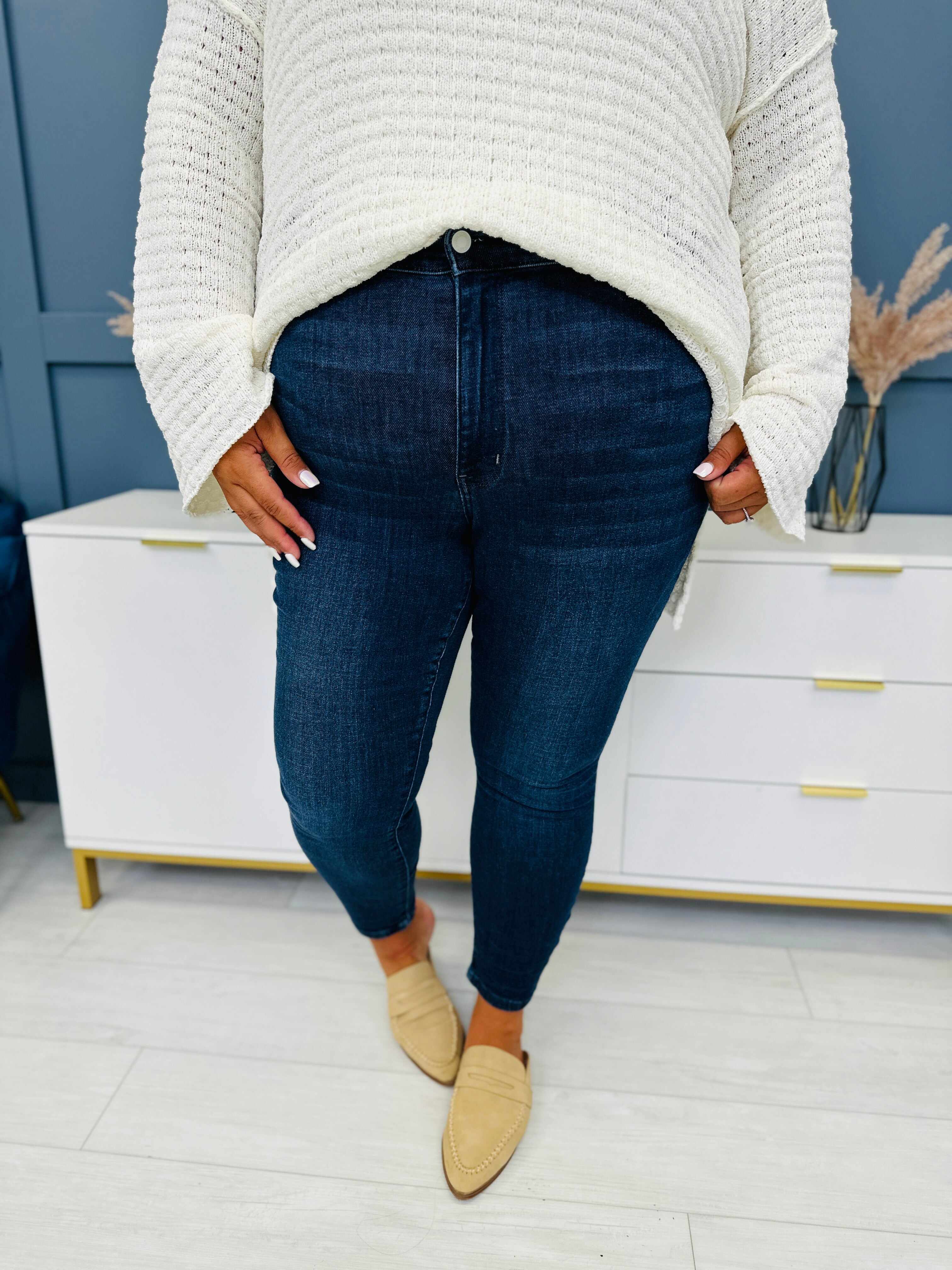 REG/CURVY Mid Rise Classic and Classy Skinny Jeans