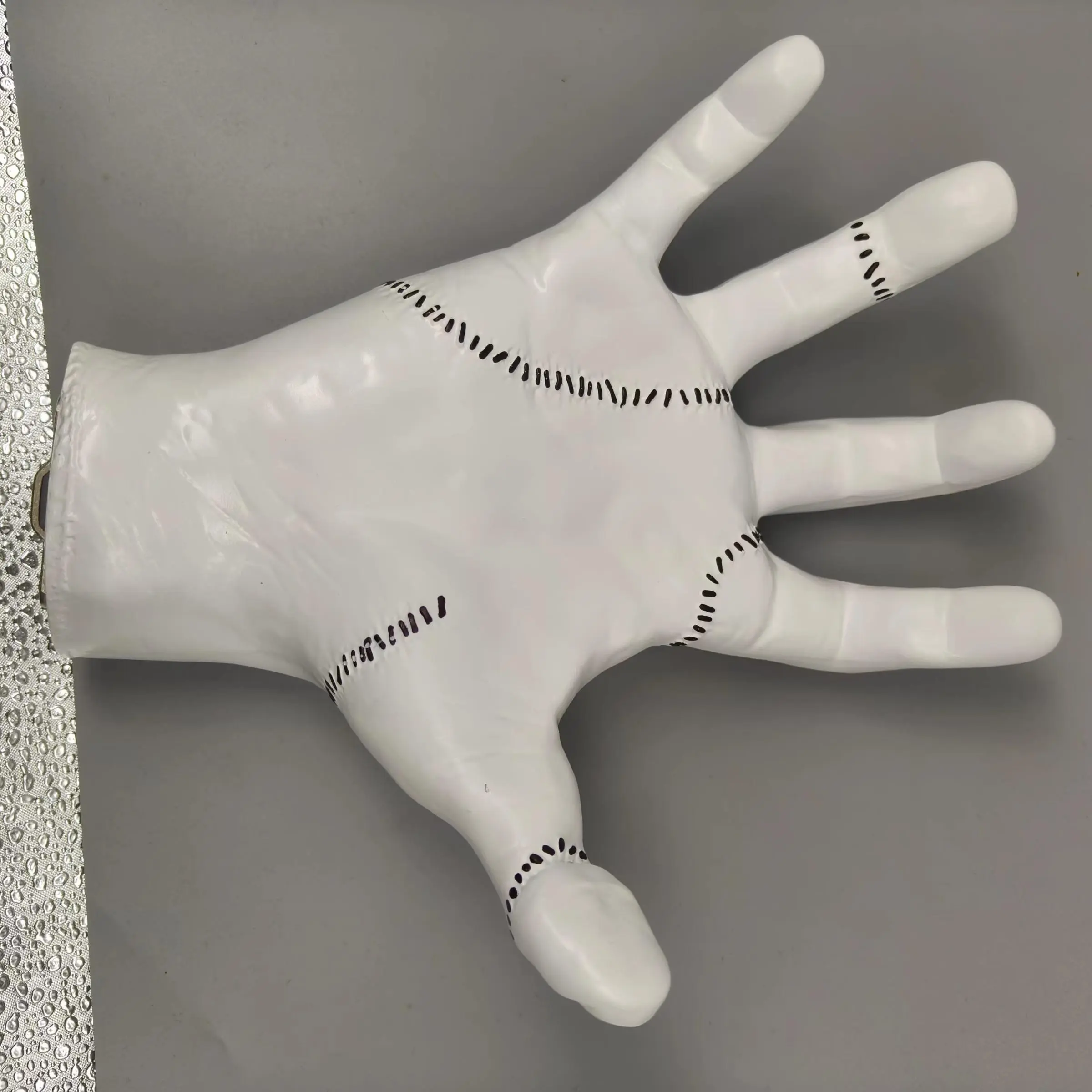 Creative Wall Mounted Basketball Holder, 1 Count Resin Hand-Shaped Basketball Display Rack, Display Shelf, Basketball Storage Rack, Home Decor Supplies, Rack Only #GLOBAL PICKS