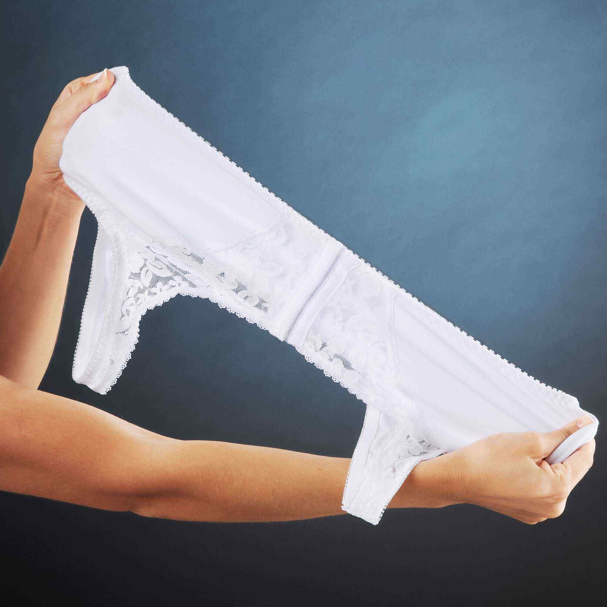 Front hooks, stretch-lace, super-lift, and posture correction �C ALL IN ONE BRA!