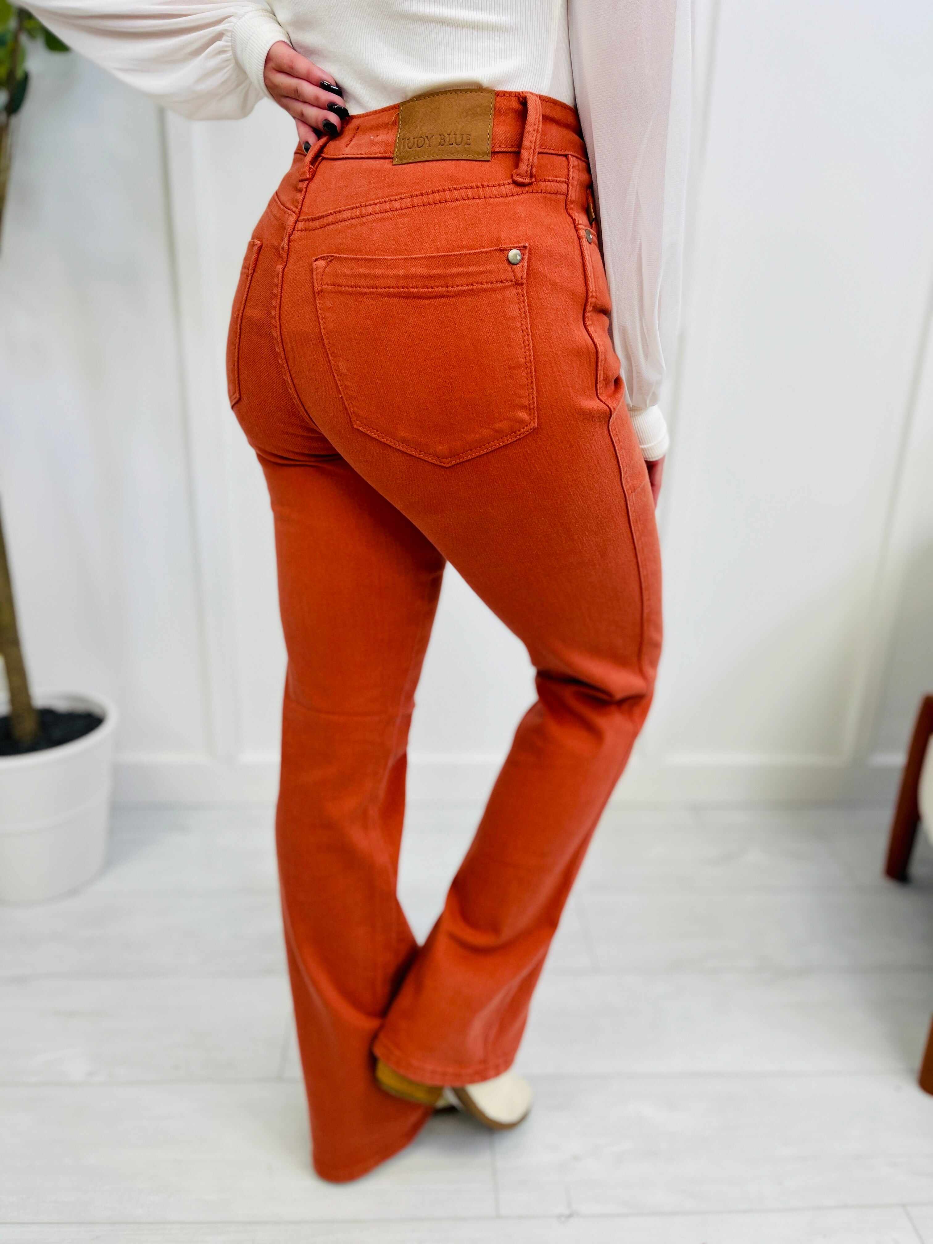 REG/CURVY Fall in Love Slim Bootcut Jeans