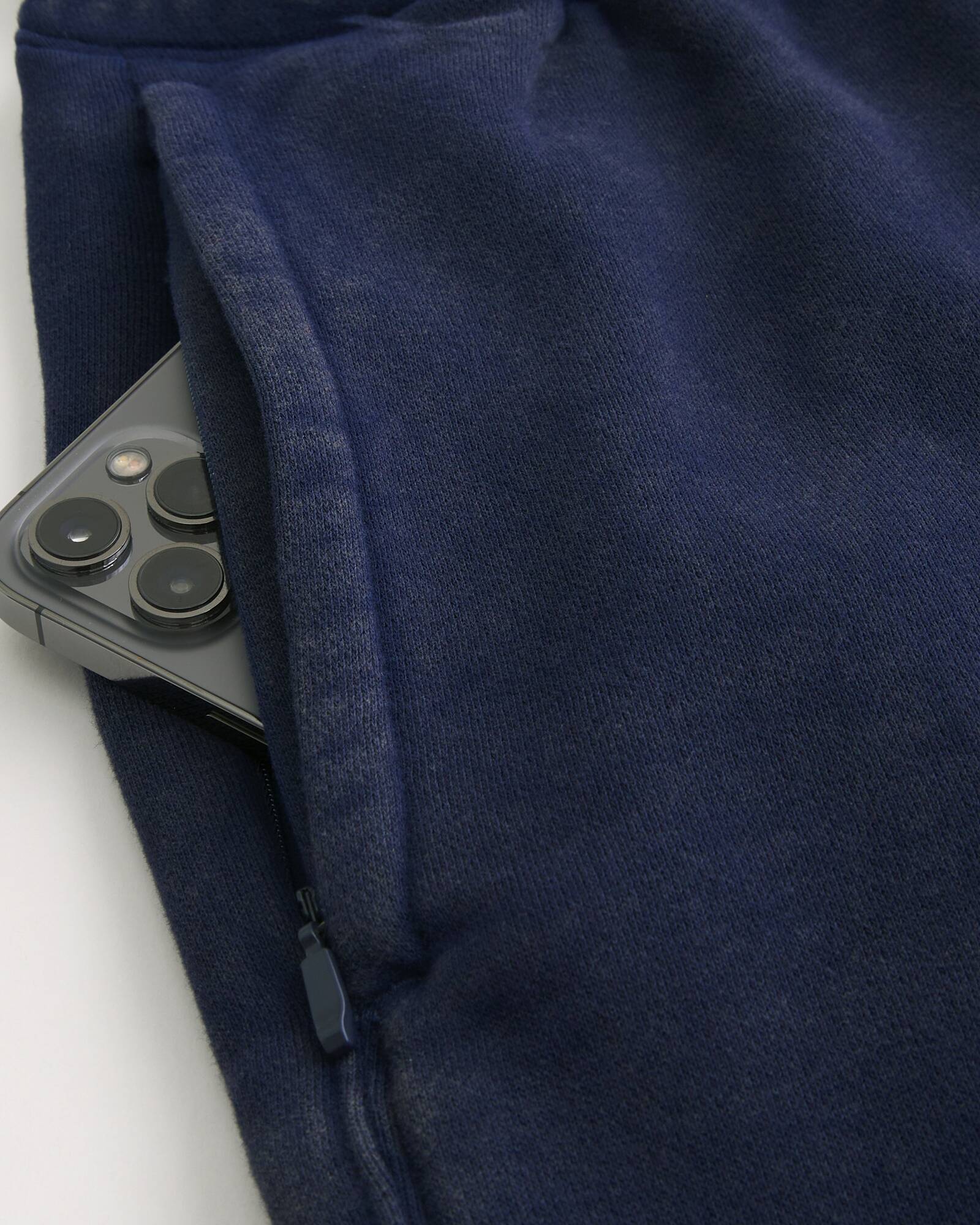 Mid-Thigh Camo Loose Fleece Shorts