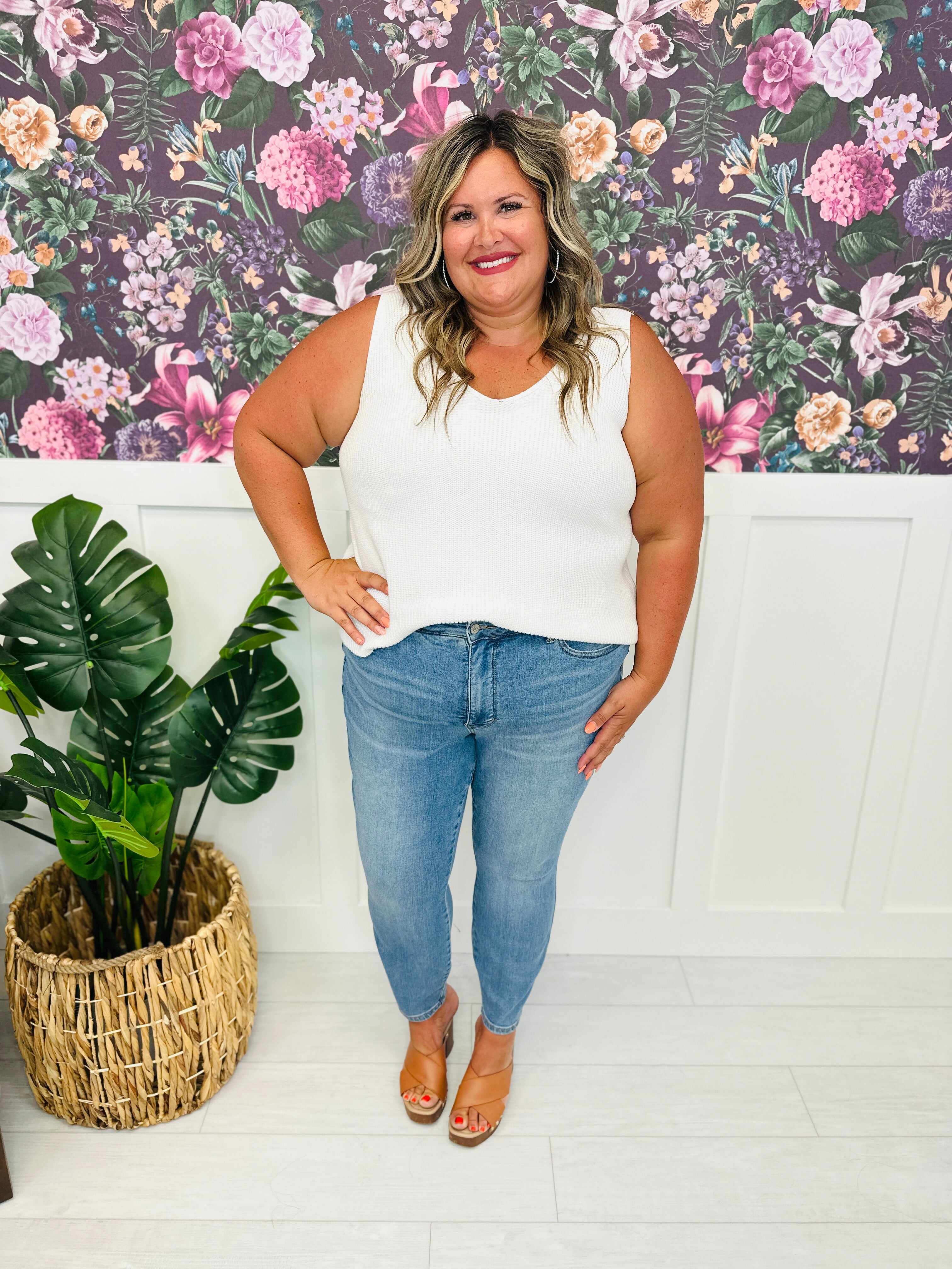 Tummy Control and Butt Lifting REG/CURVY Triple Threat Skinny Jeans