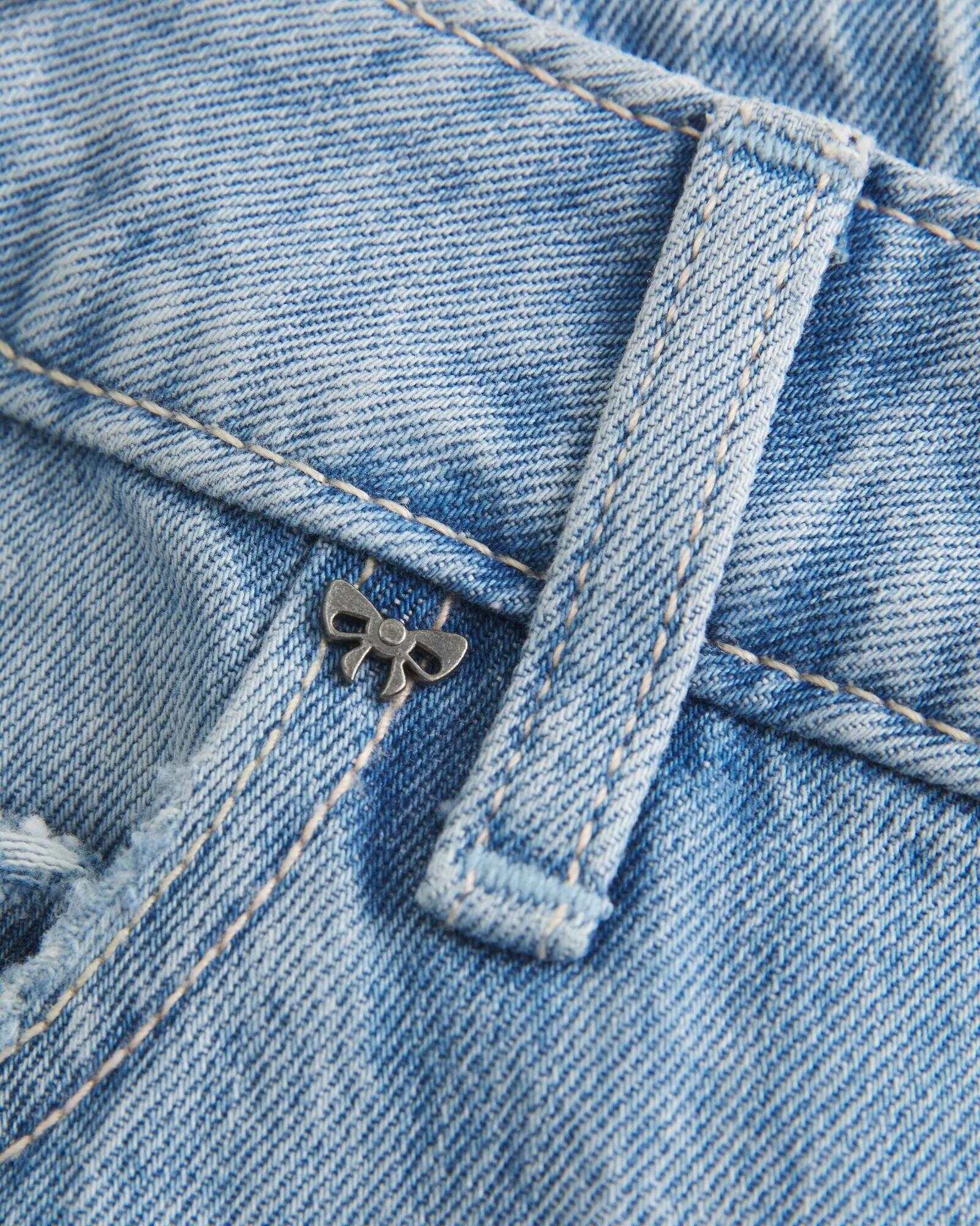 Low-Rise Dark Wash Baggy Jeans