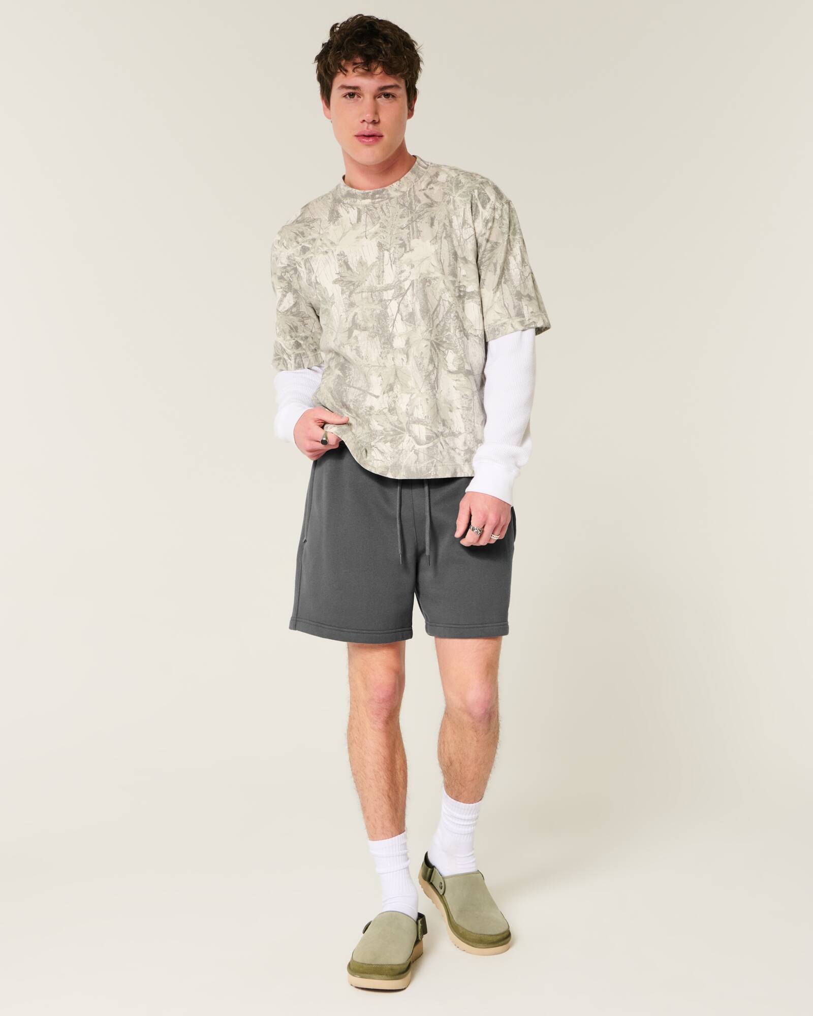 Mid-Thigh Camo Loose Fleece Shorts