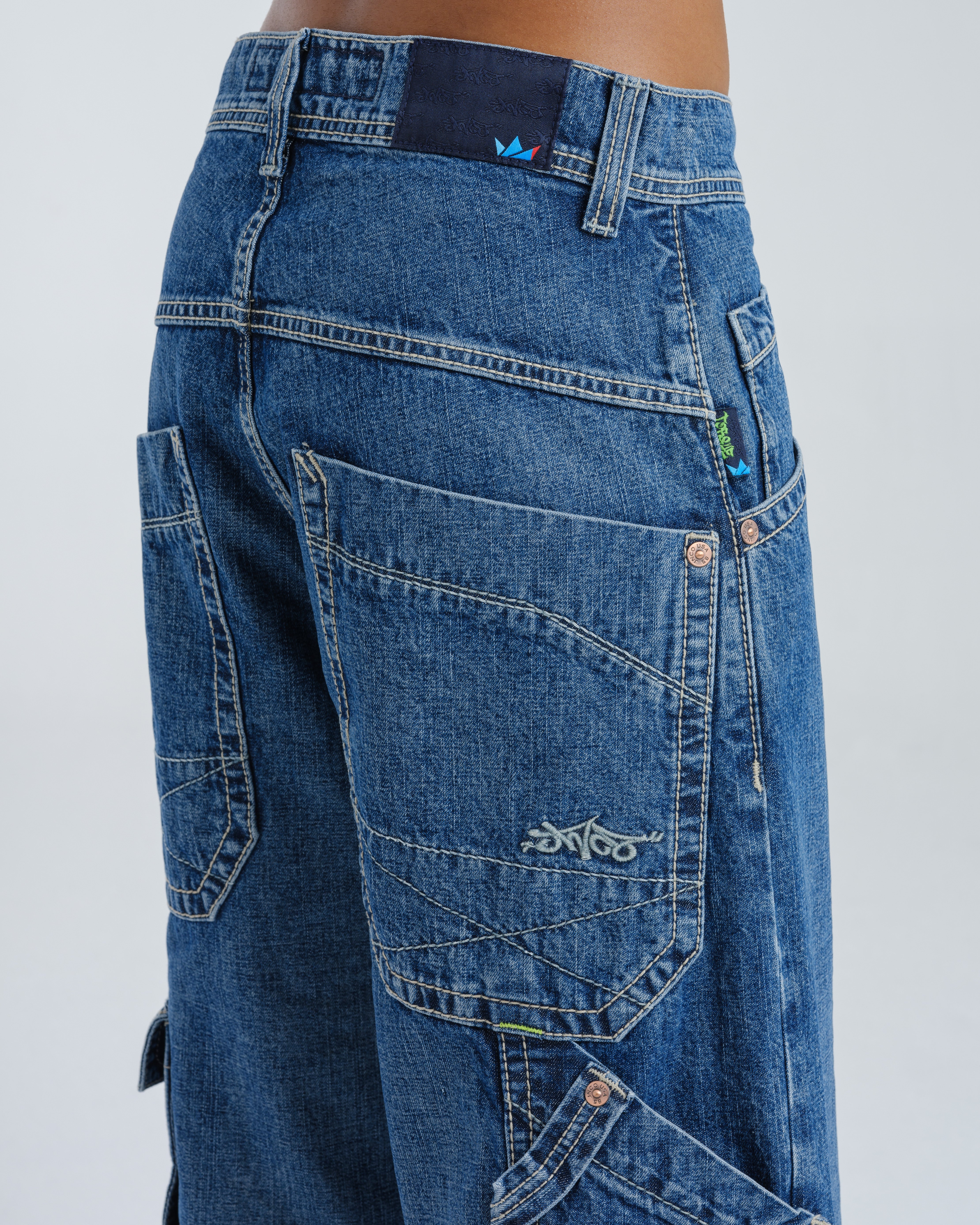 W Torque Cargo Carpenter. 23