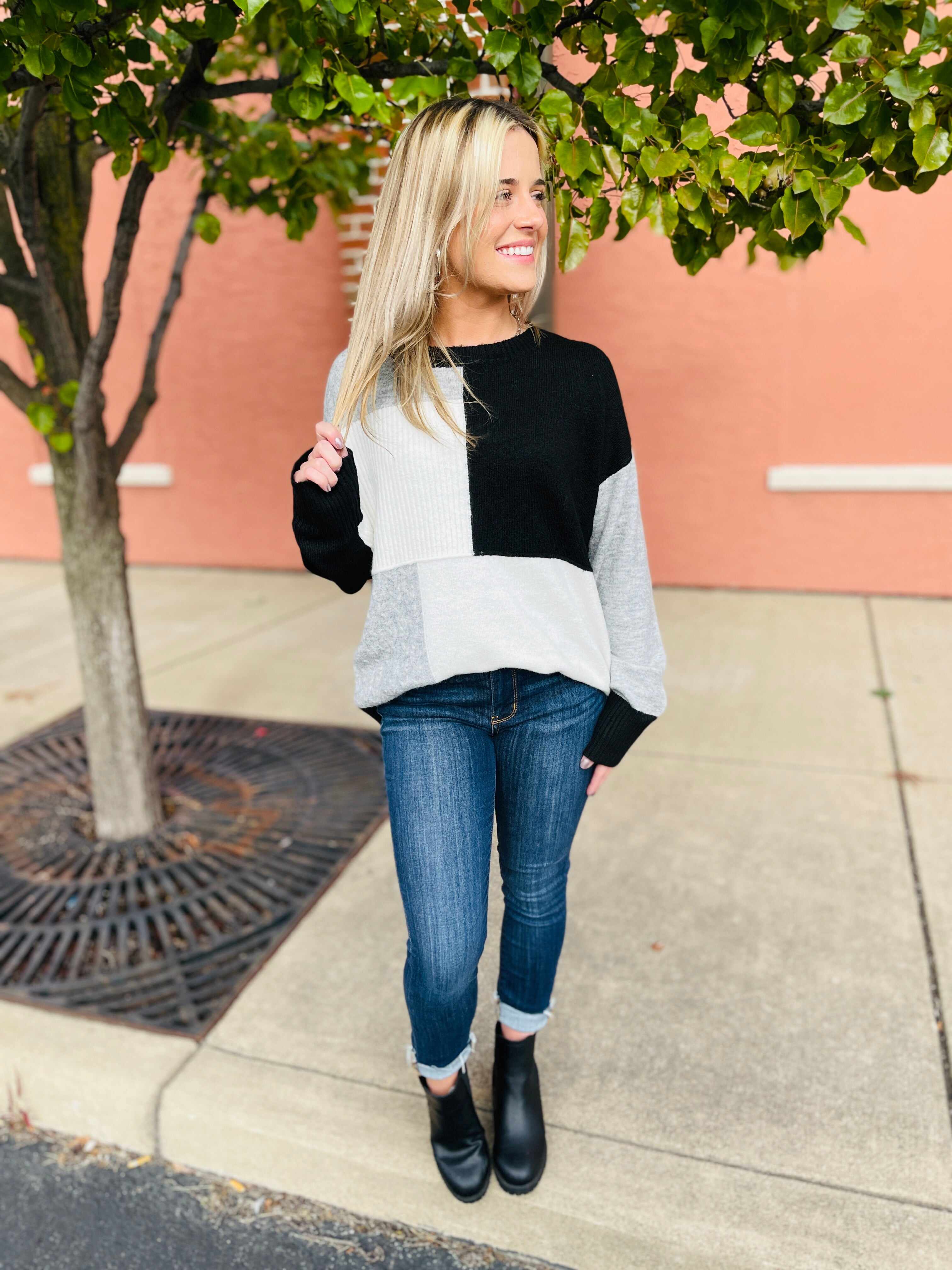 FIFTH RESTOCK! BEST SELLER!  Mid Rise REG/CURVY Work For The Weekend Skinny Jeans
