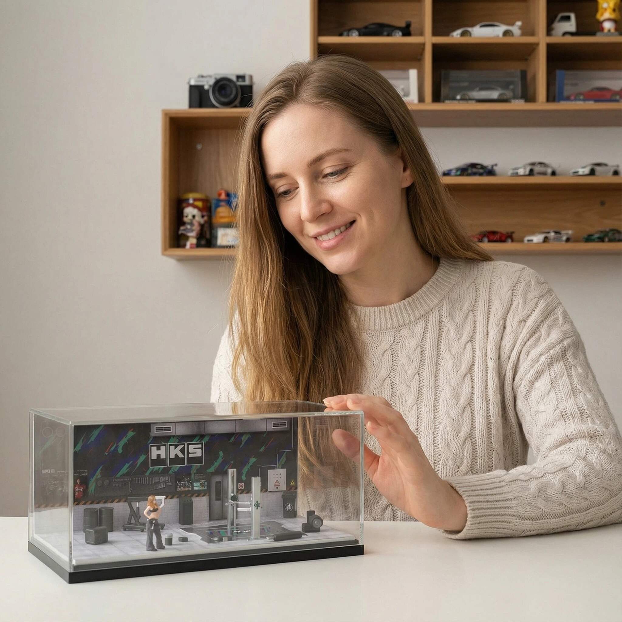 1:64 Scale Performance Tuning Garage Diorama Display Case – Motorsport Workshop Scene for Diecast Cars