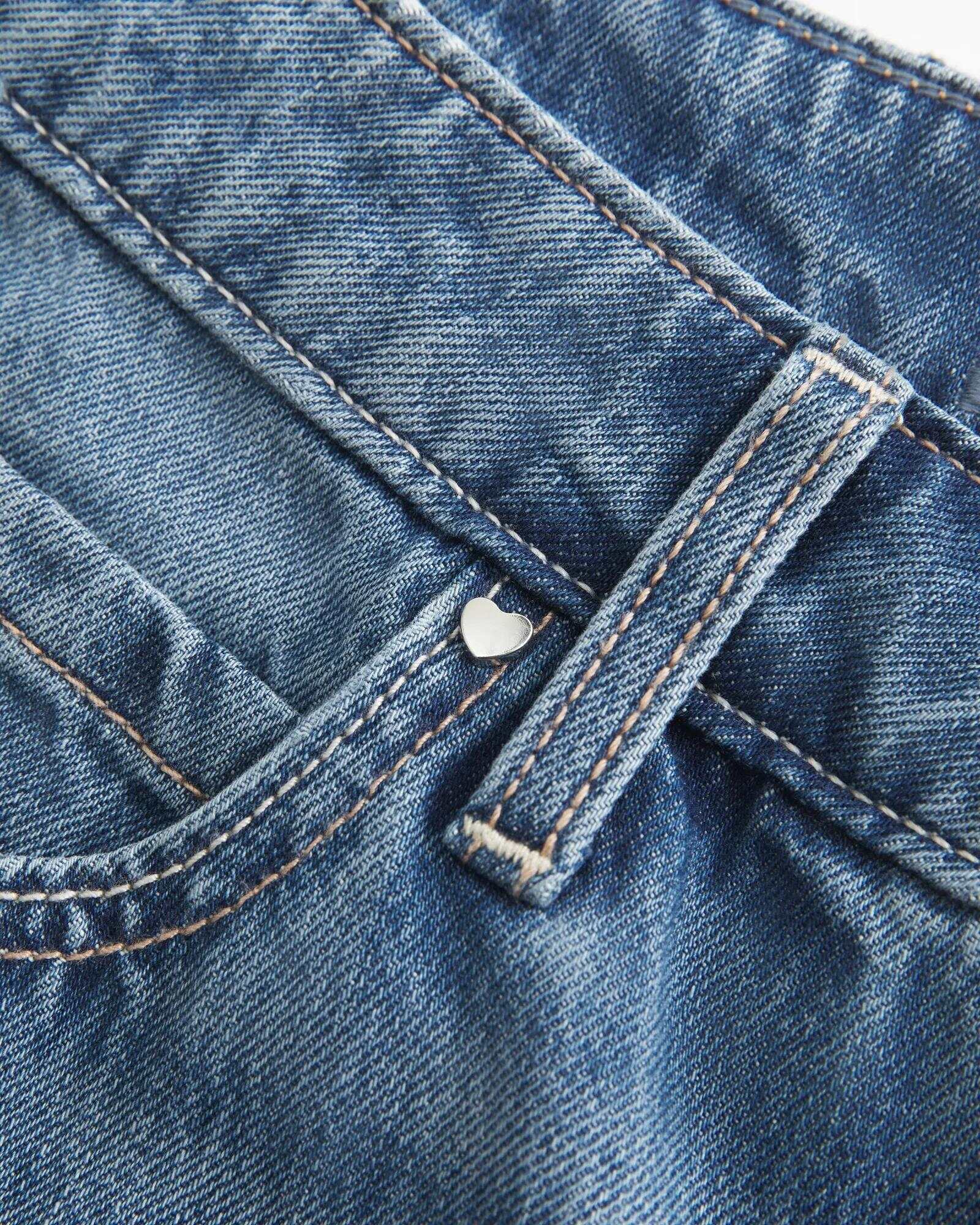 Low-Rise Dark Wash Baggy Jeans