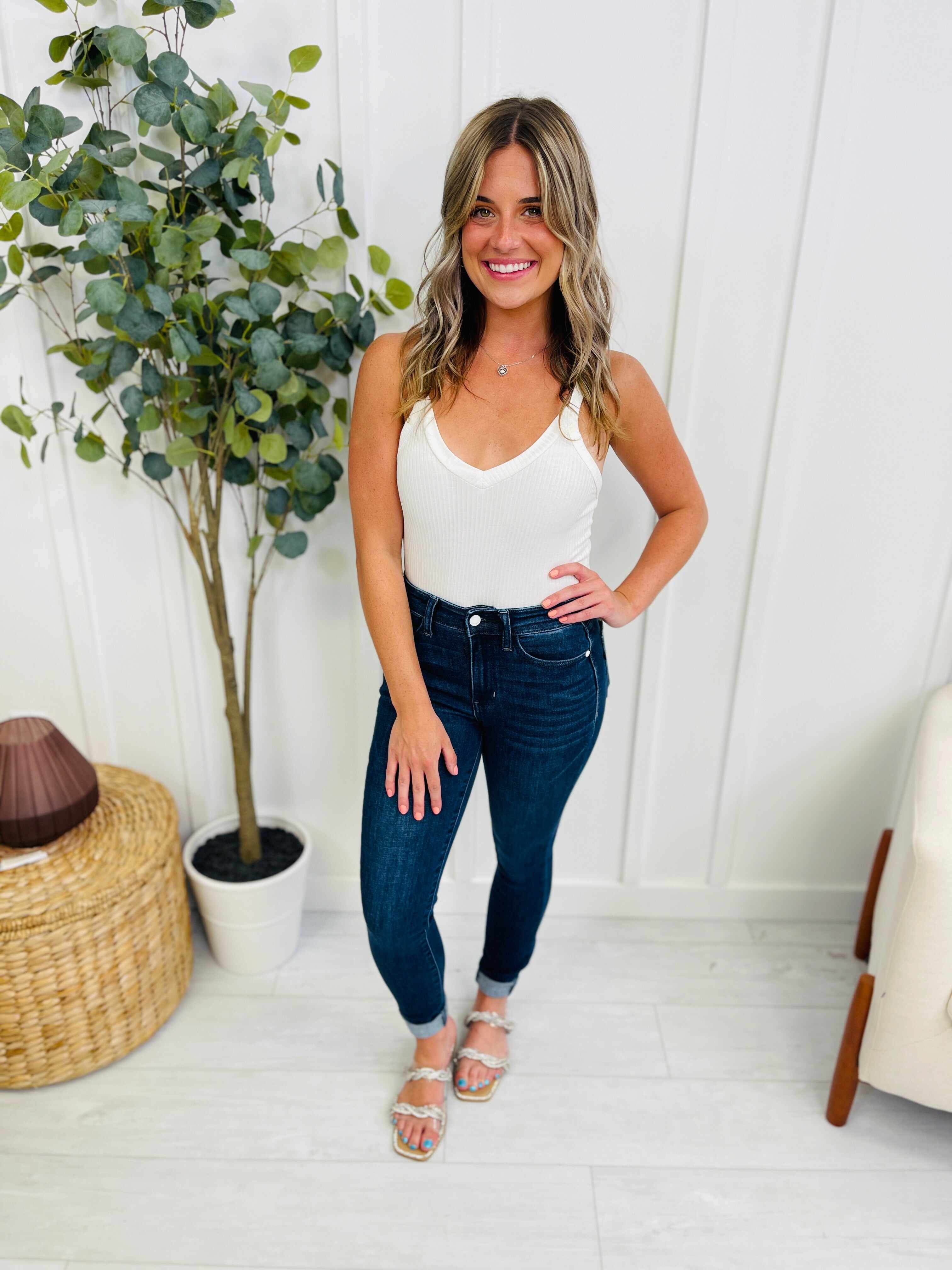 REG/CURVY Mid Rise Classic and Classy Skinny Jeans