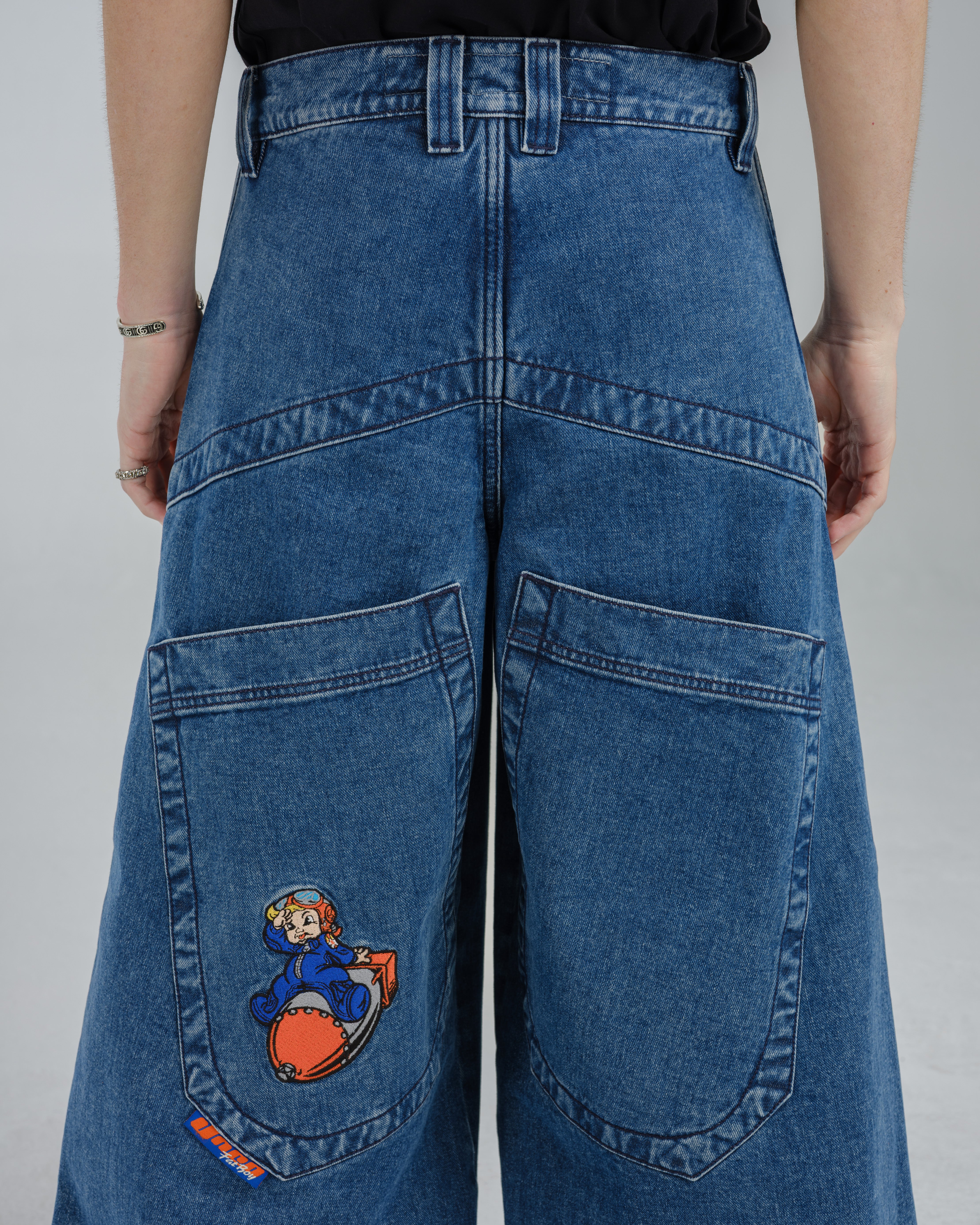 Fat Boy. 32”. Dark Stone.