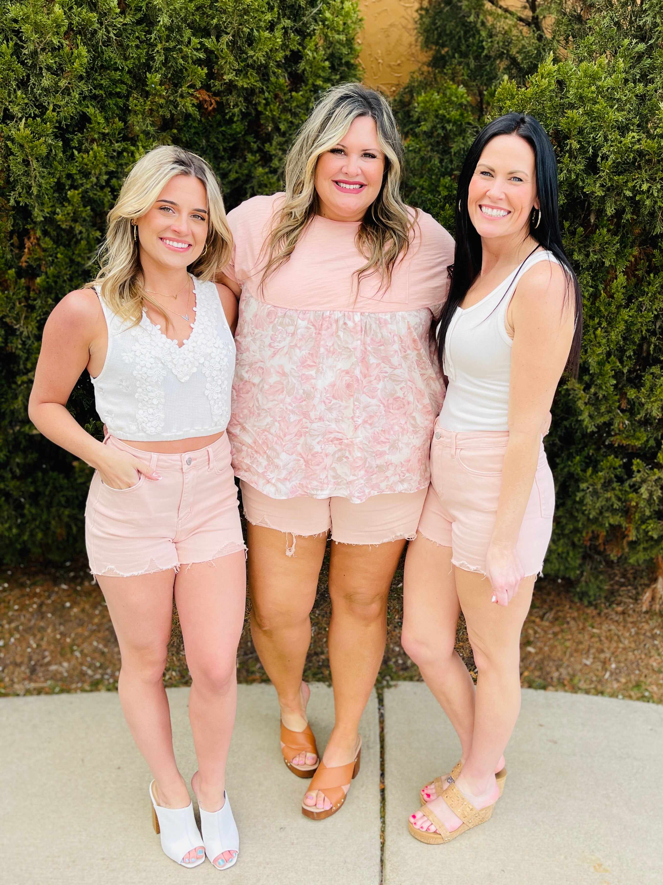 REG/CURVY Making Me Blush Shorts