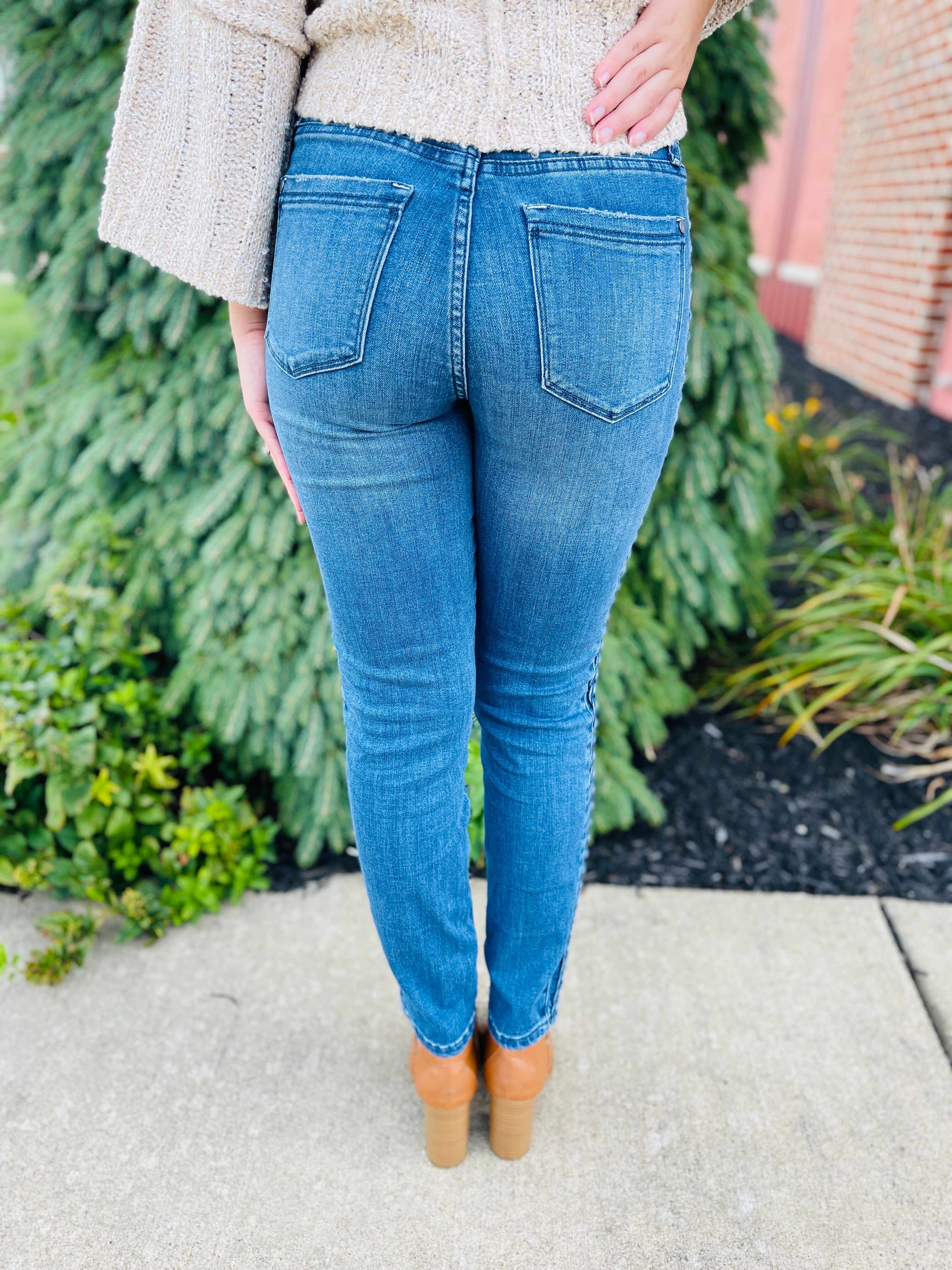 Plus/Reg Mid Rise Braided Beauty Relaxed Fit Jeans