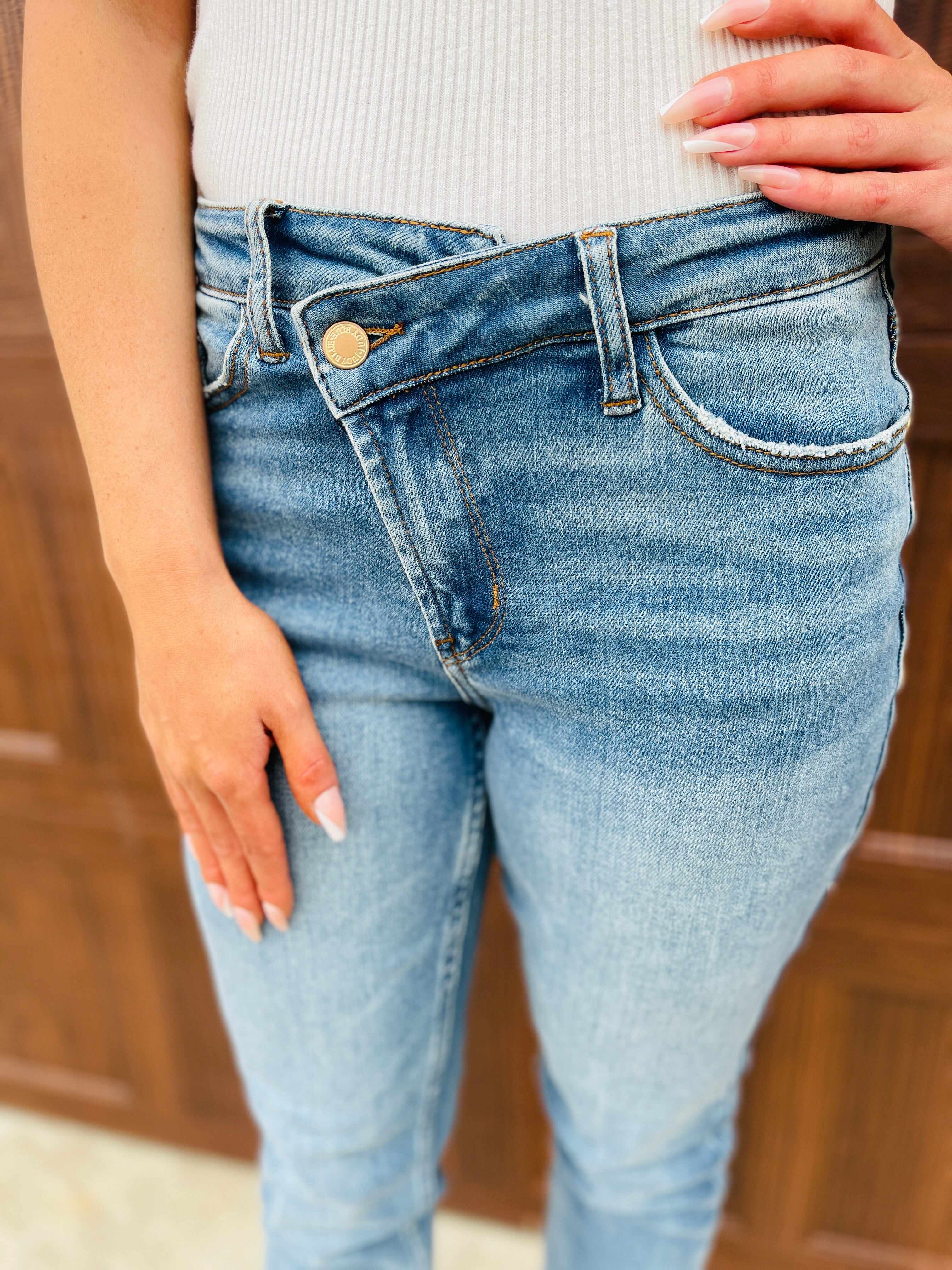 REG/CURVY Waist Cinching Criss Cross Confidence Jeans