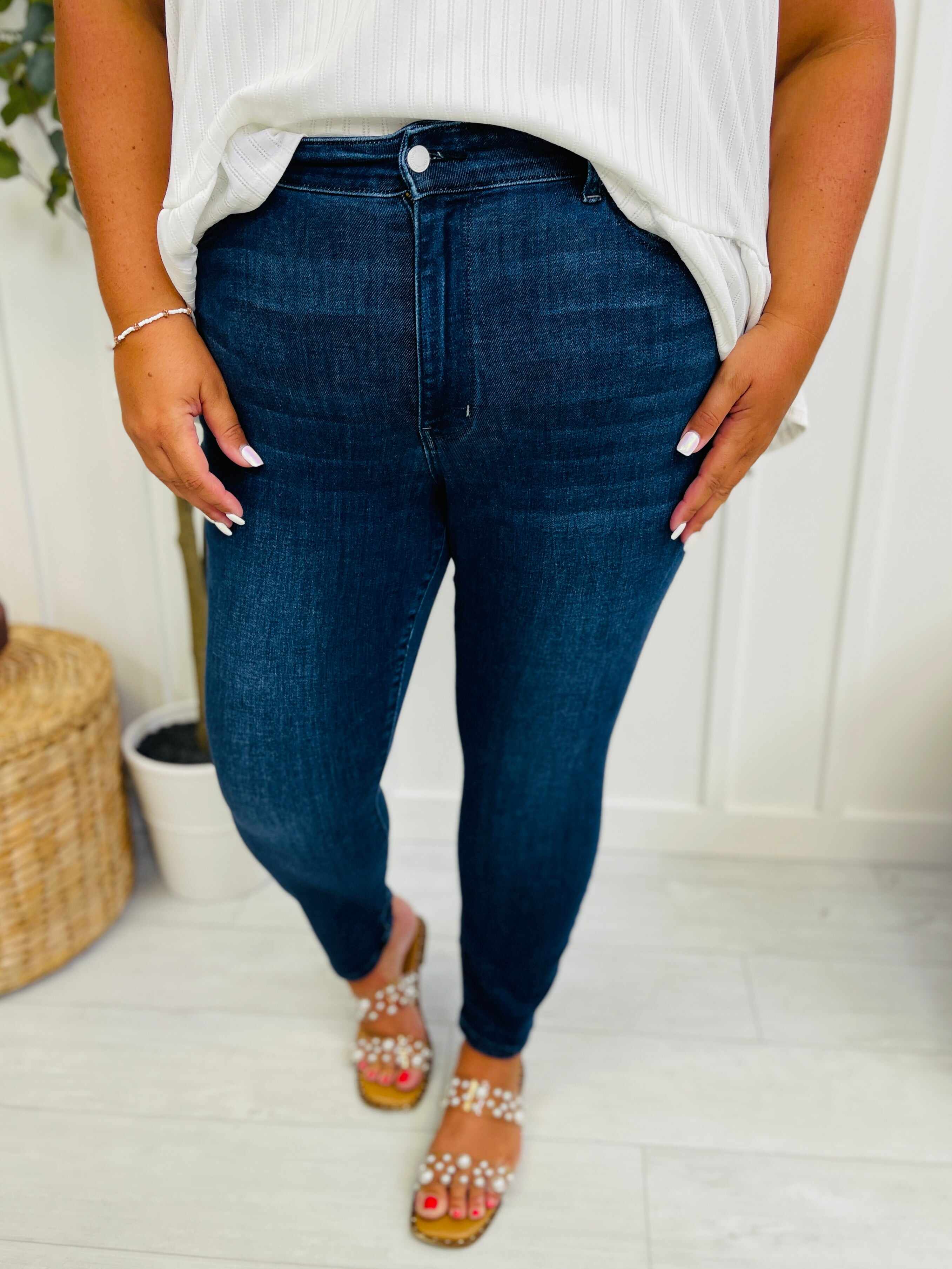 REG/CURVY Mid Rise Classic and Classy Skinny Jeans