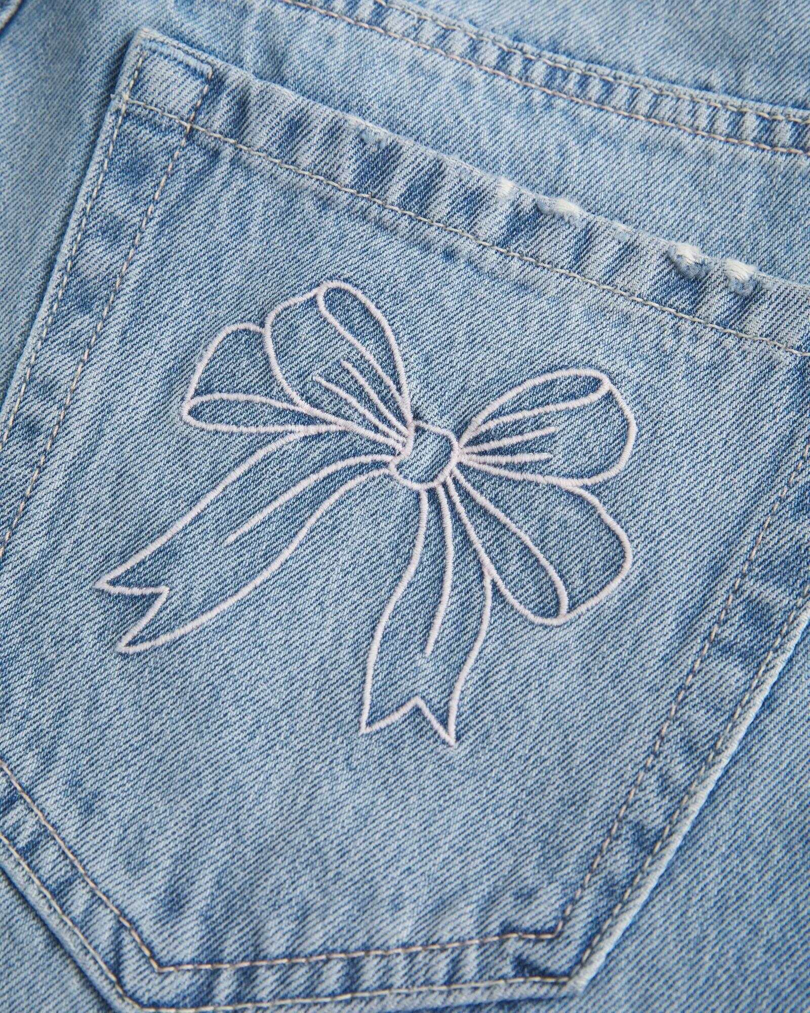 Low-Rise Dark Wash Baggy Jeans