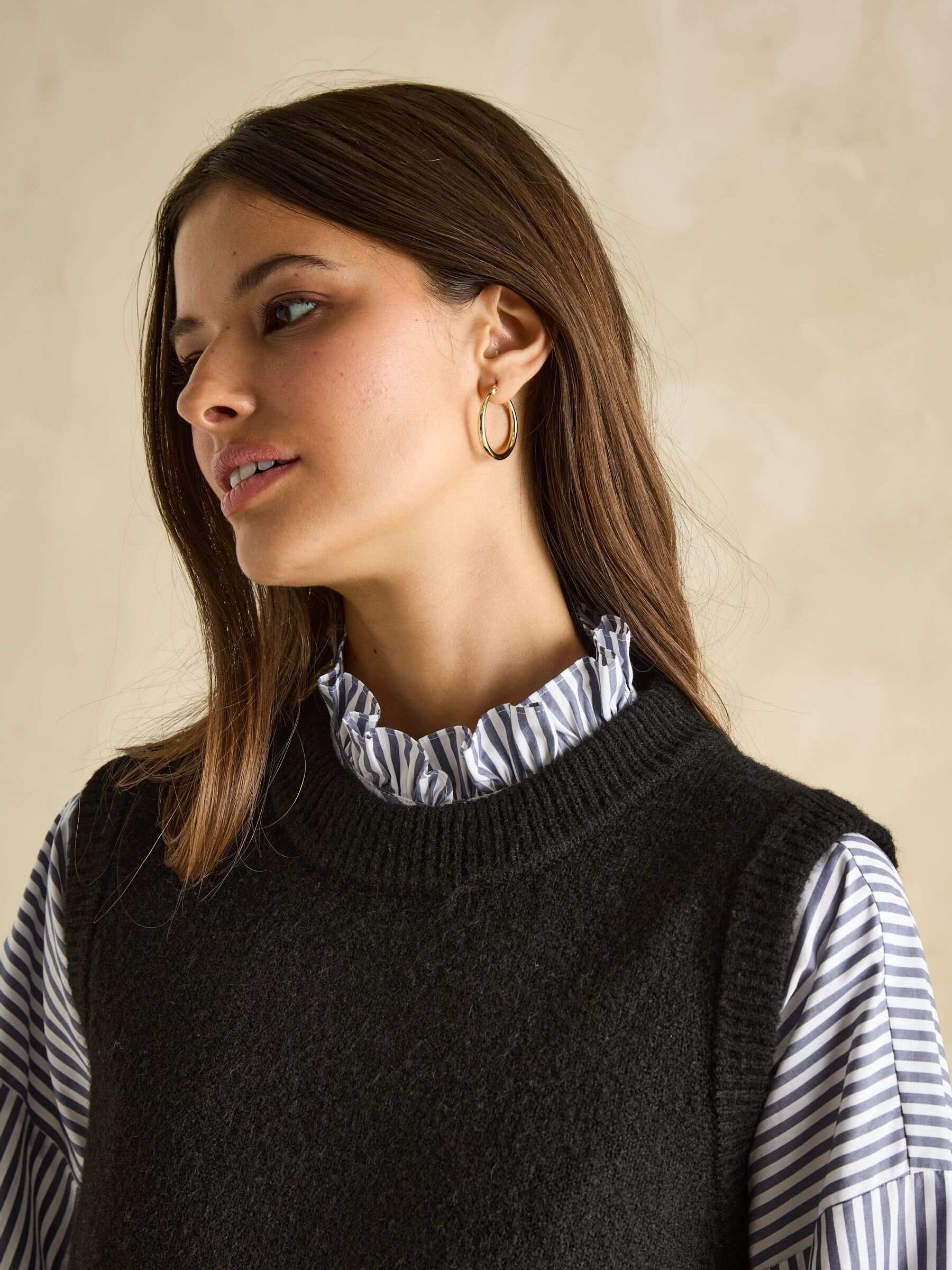 Holly Black Regular Fit Knitted Vest