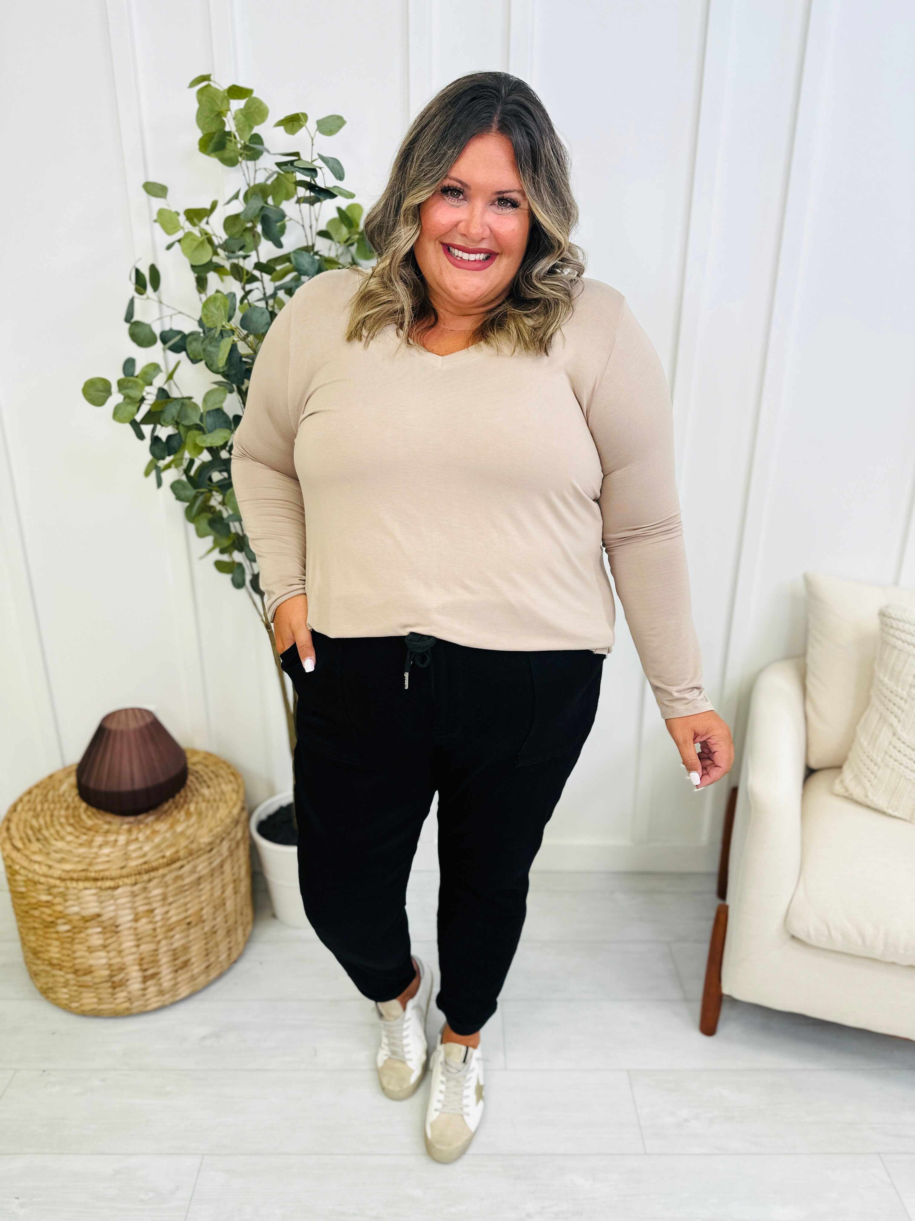 REG/CURVY Gotta Jet Black Cuffed Denim Jogger