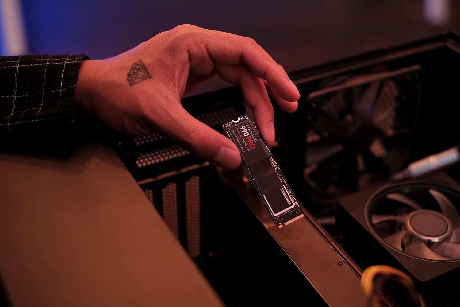 SAMSUNG 990 PRO SSD 2TB PCIe 4.0 M.2 2280 Internal Solid State Hard Drive, Seq. Read Speeds Up to 7,450 MB/s for High End Computing, Gaming, and Heavy Duty Workstations, MZ-V9P2T0B/AM