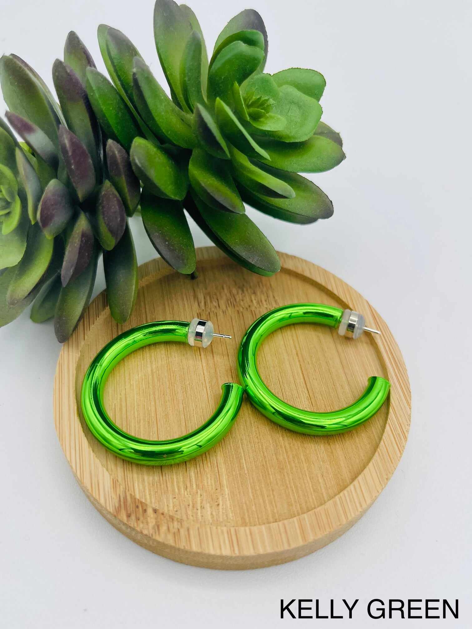 DOORBUSTER Perfectly Paige Hoop Earrings in Kelly Green