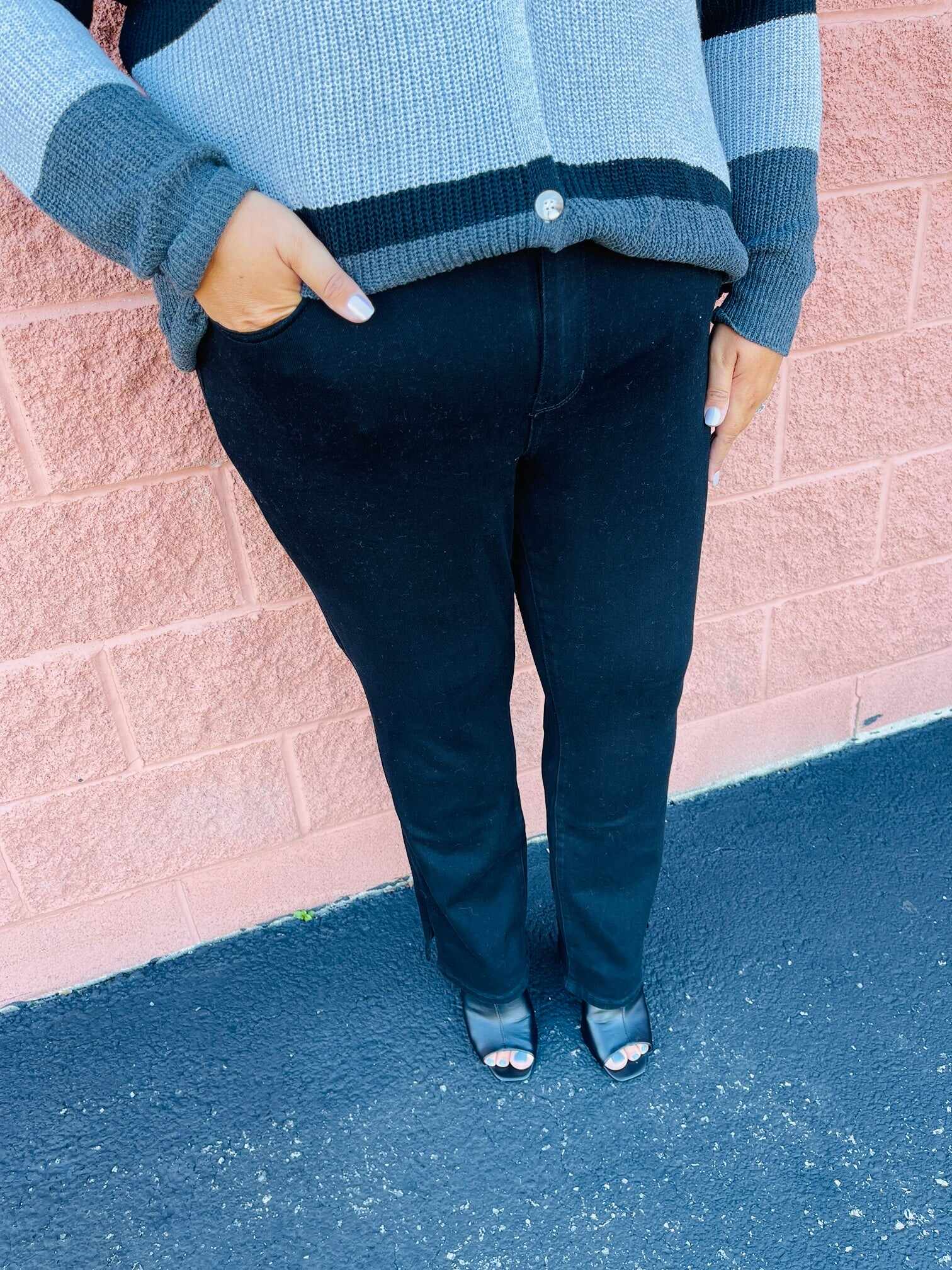 Plus/Reg Back To The 90’s Hi-Waist Black Straight Leg Jeans