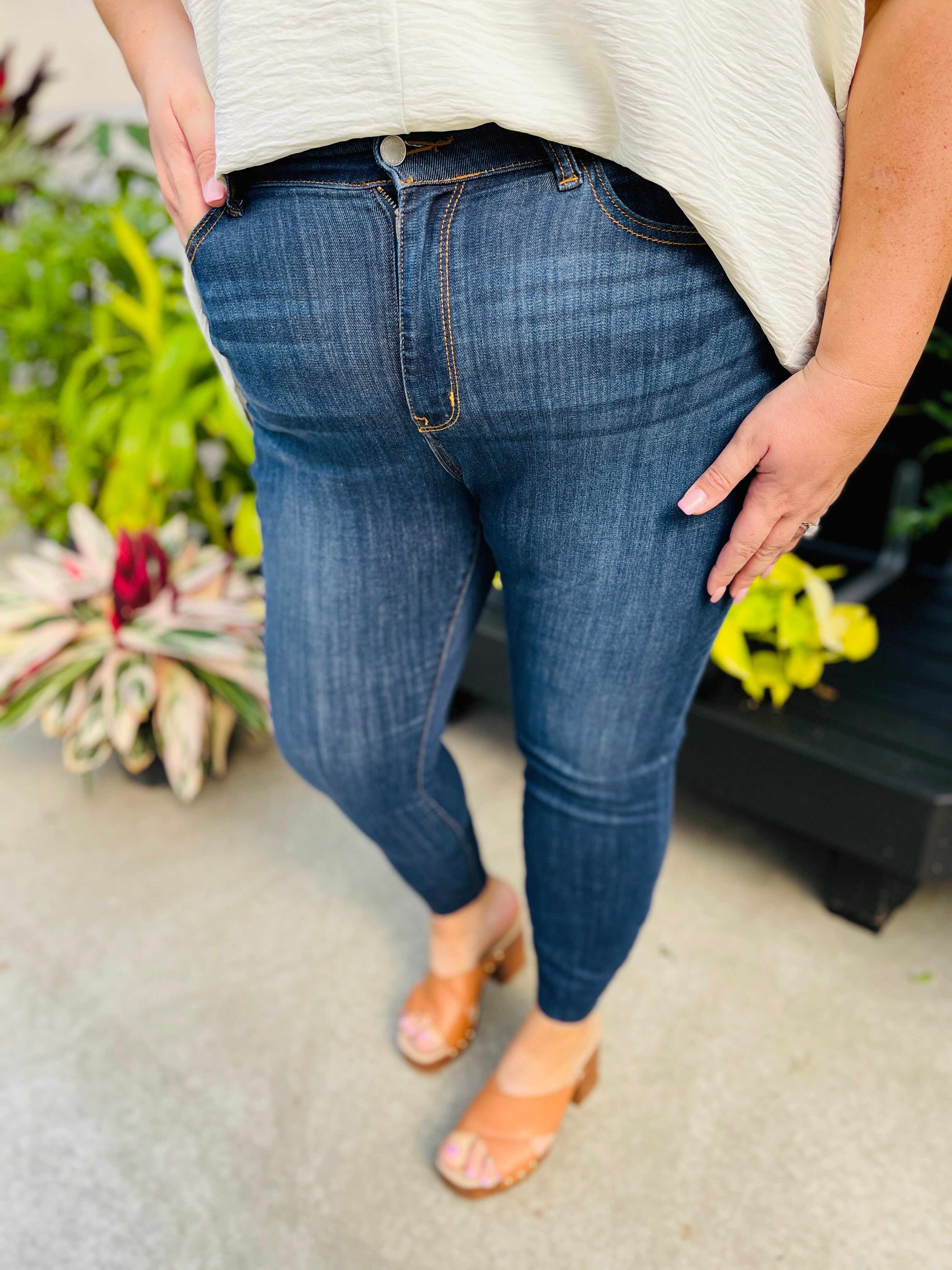 FIFTH RESTOCK! BEST SELLER!  Mid Rise REG/CURVY Work For The Weekend Skinny Jeans