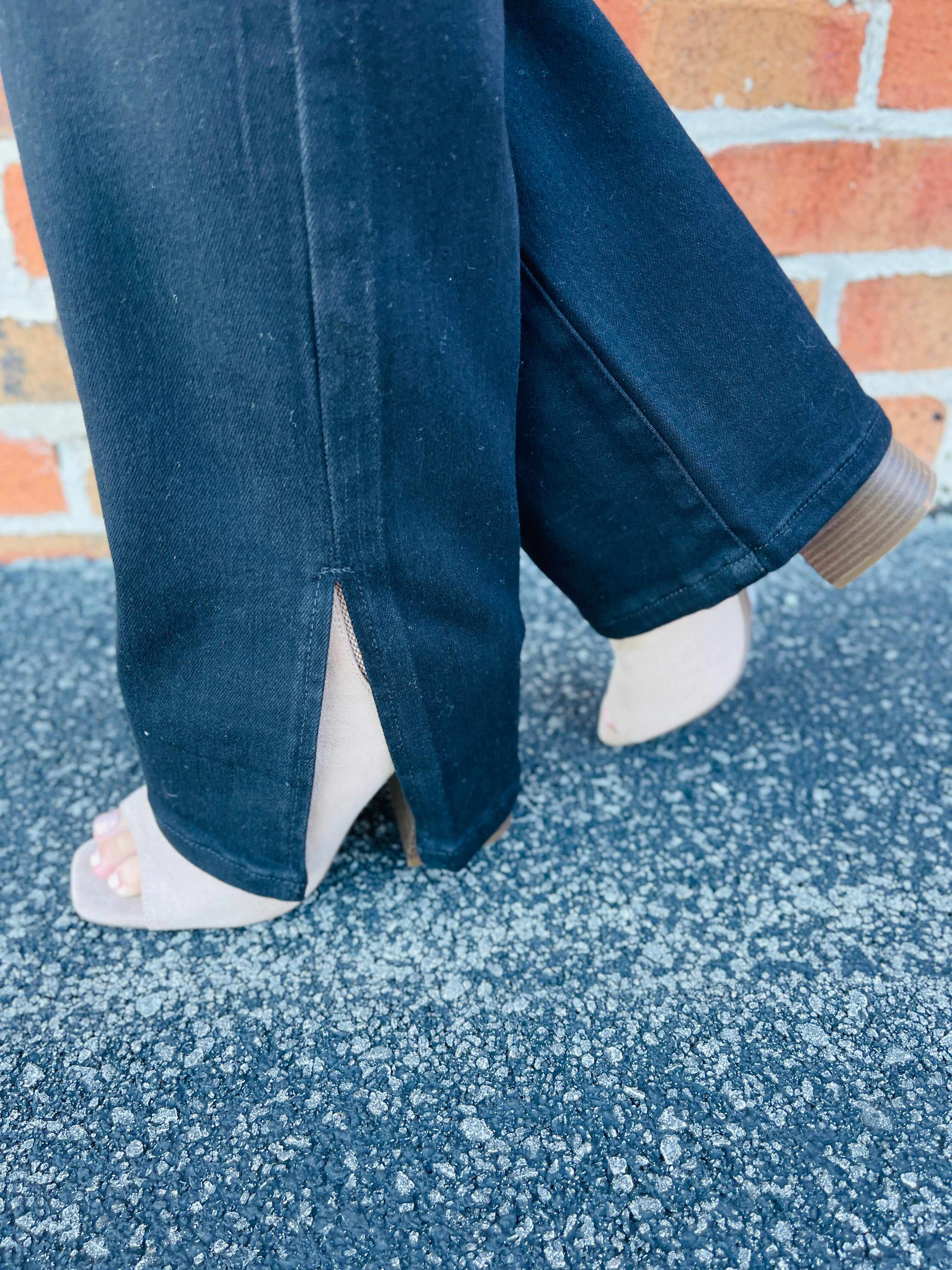 Plus/Reg Back To The 90’s Hi-Waist Black Straight Leg Jeans