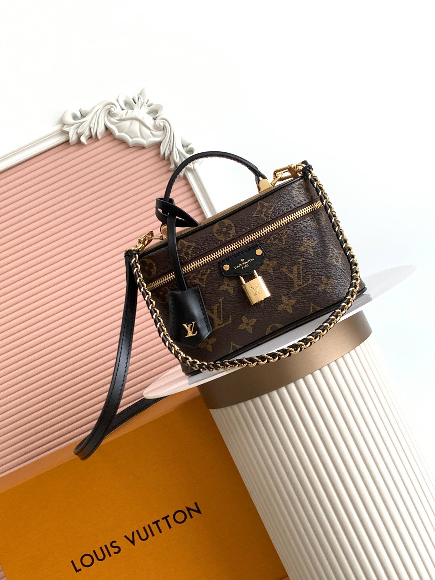 LK 2026 PADLOCK CHAIN BAG