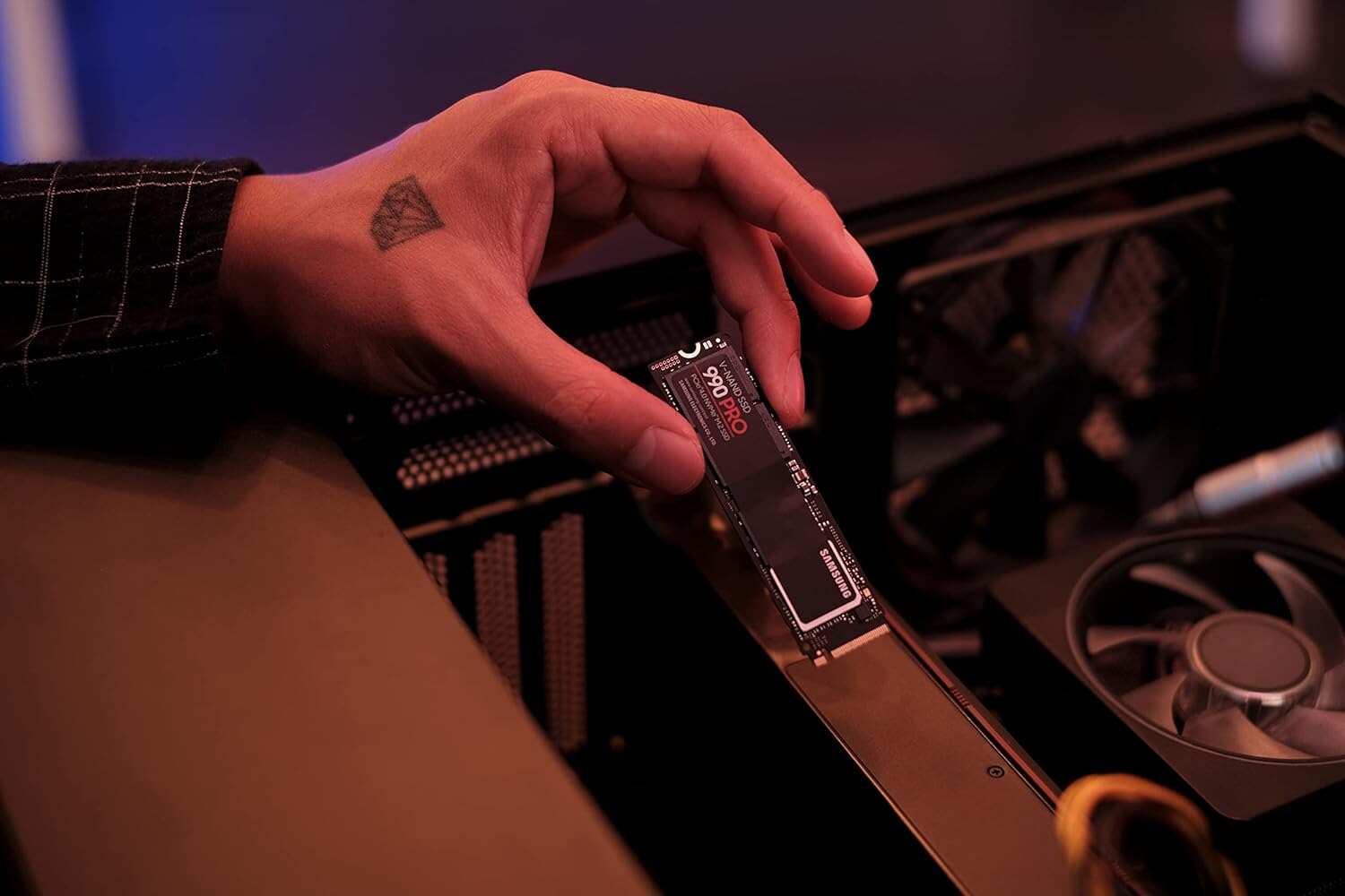 SAMSUNG 990 PRO SSD 2TB PCIe 4.0 M.2 2280 Internal Solid State Hard Drive, Seq. Read Speeds Up to 7,450 MB/s for High End Computing, Gaming, and Heavy Duty Workstations, MZ-V9P2T0B/AM