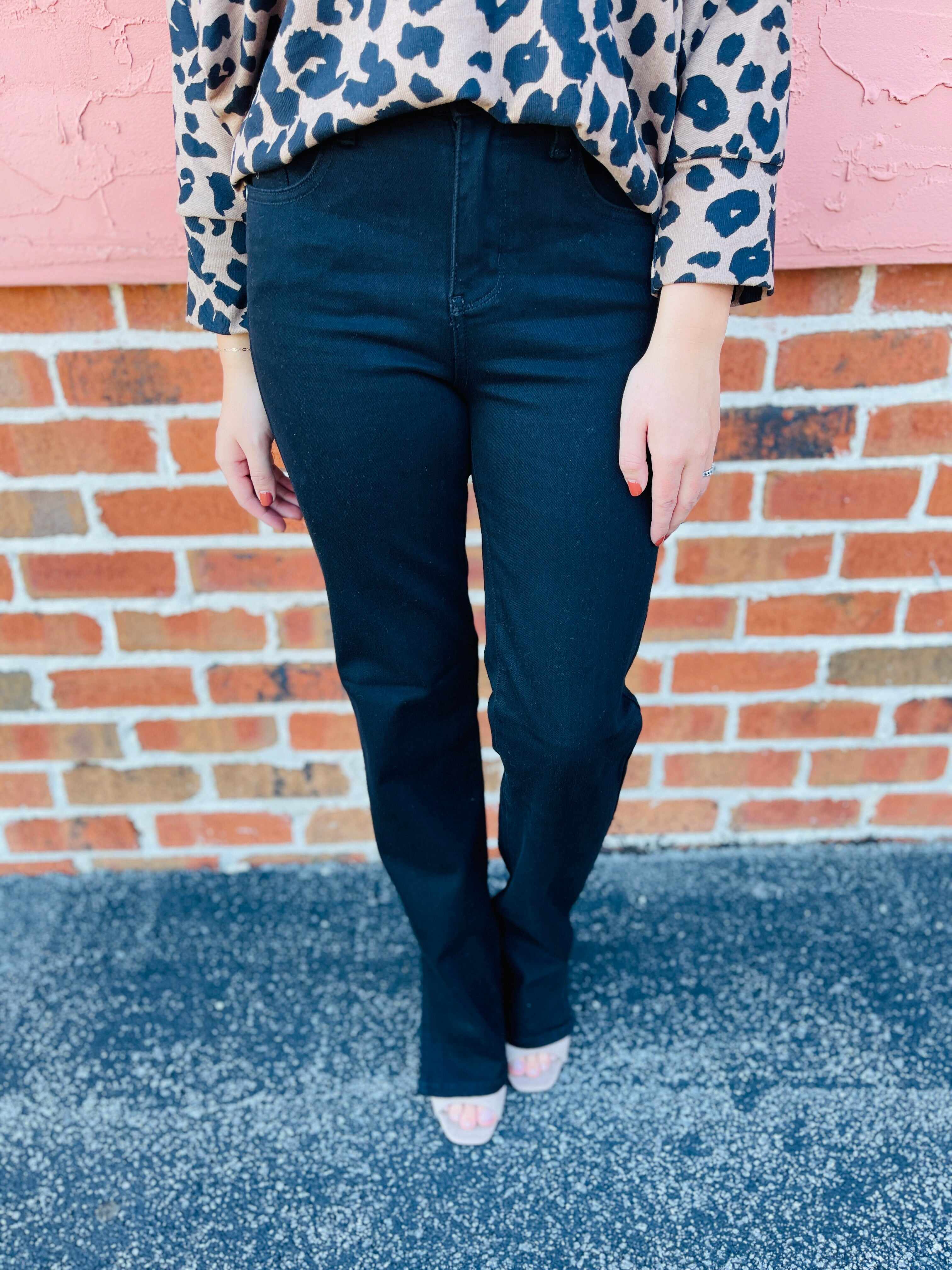 Plus/Reg Back To The 90’s Hi-Waist Black Straight Leg Jeans