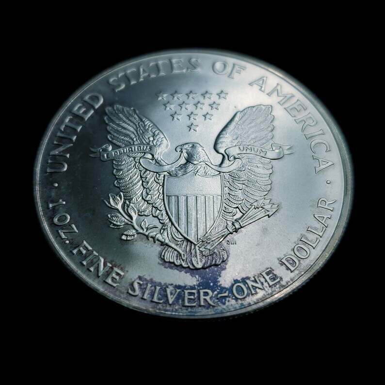 2001  American Silver Eagle   - Key date   -  1 Oz .999 - Slight toning -     Lot# 479