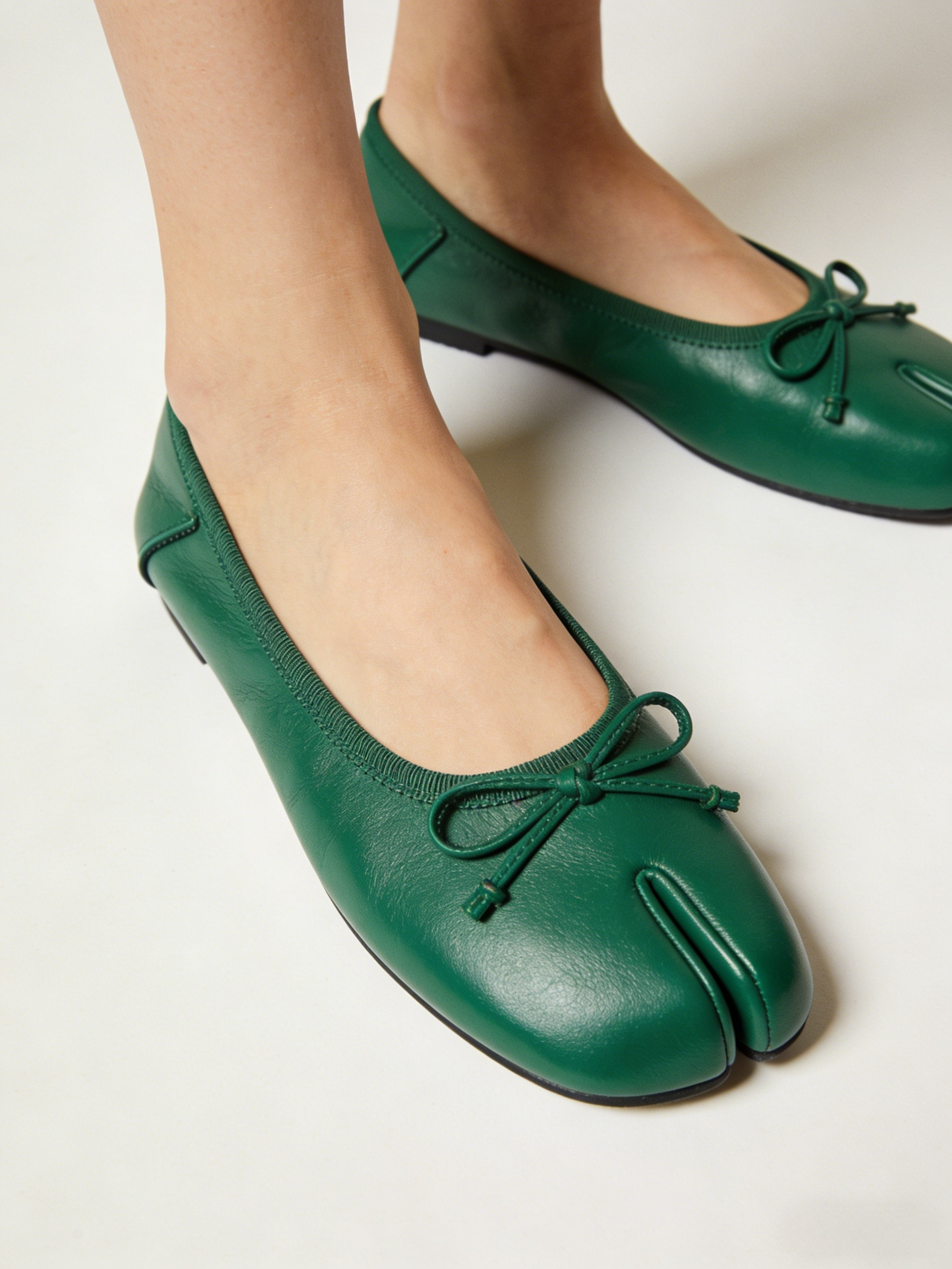 Women Green Bow Split Toe Cowhide Leather Flat Shoes For