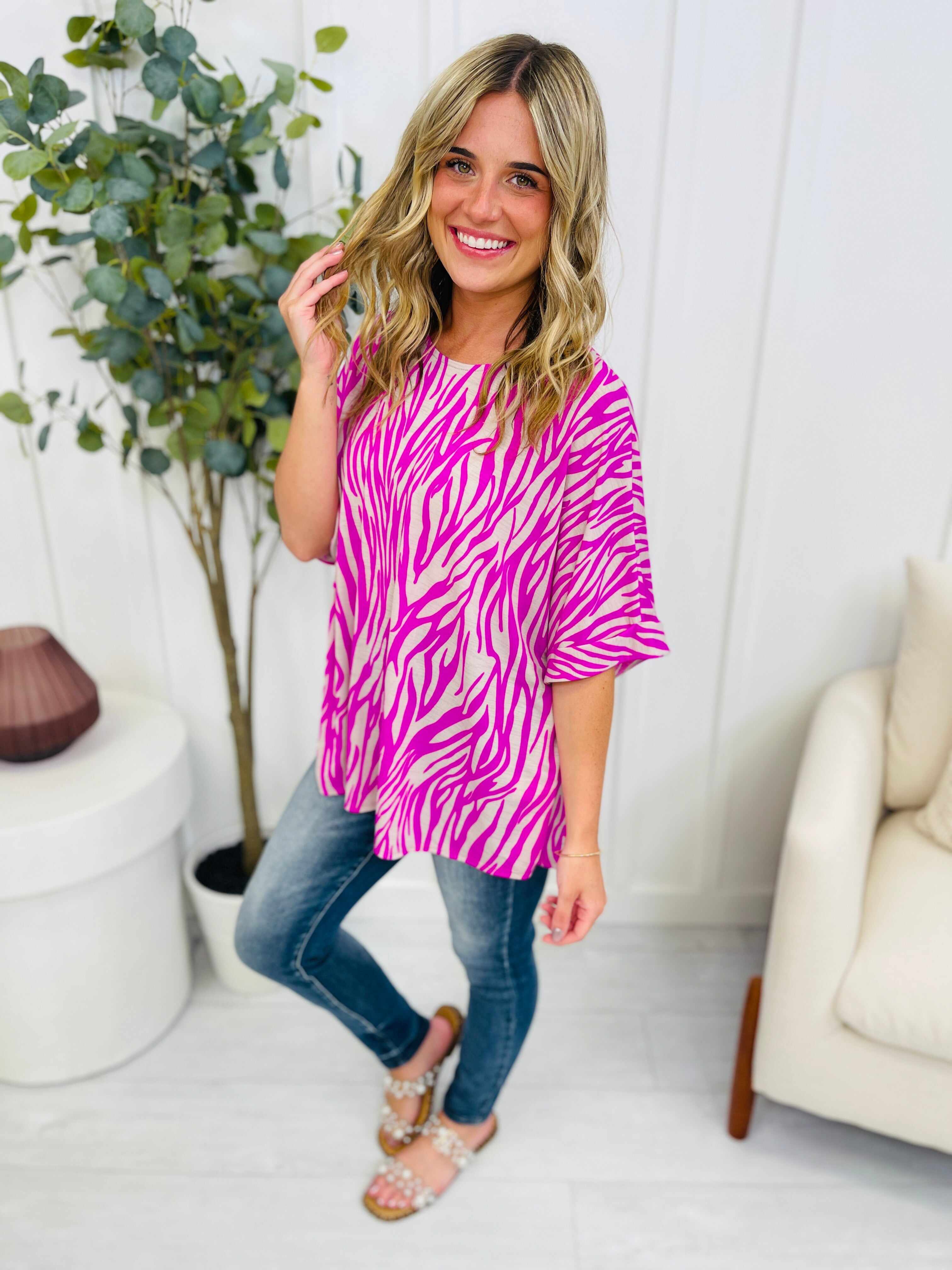 REG/CURVY A Simple Request Top