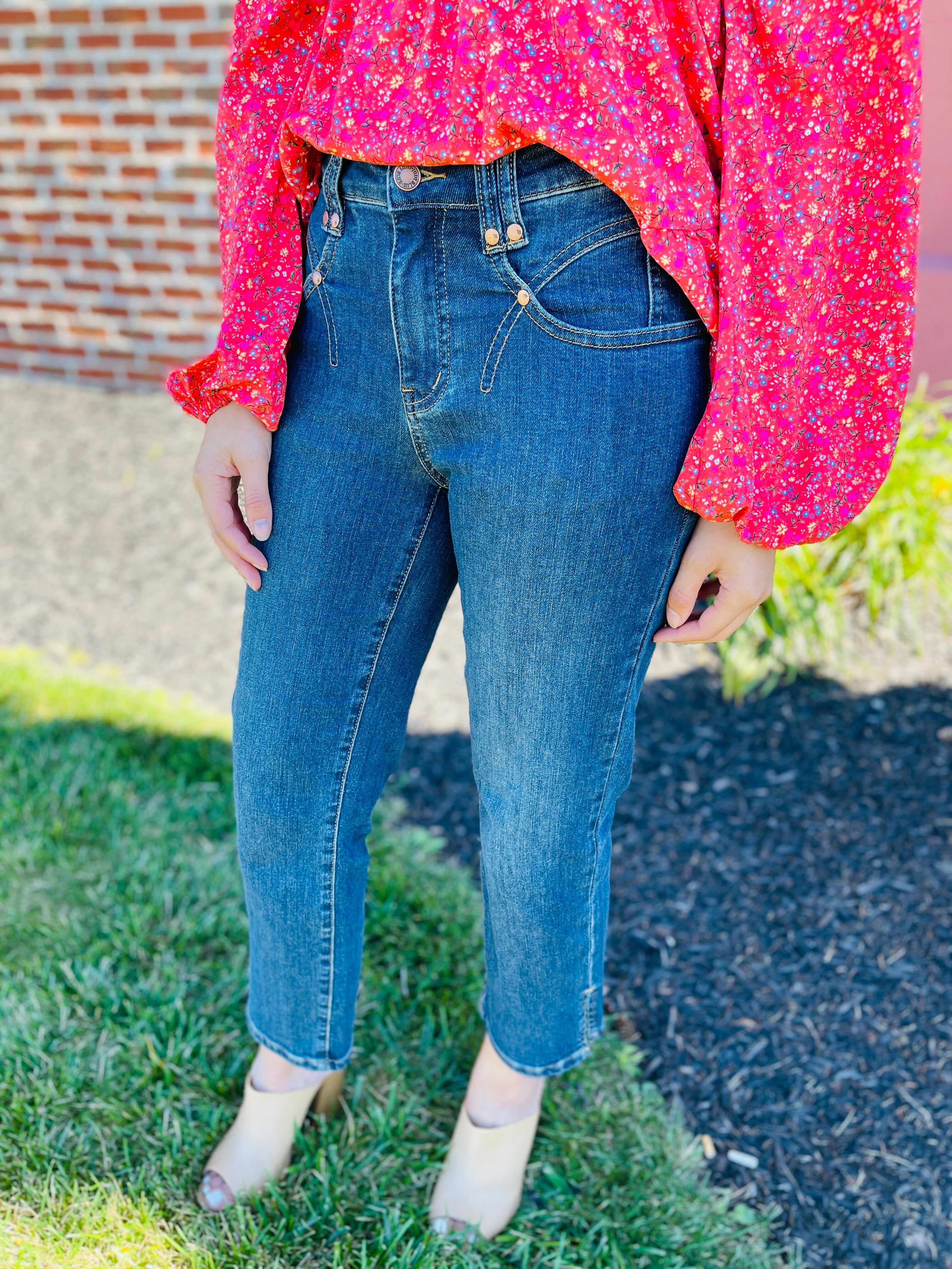 Plus/Reg Tell It To Me Straight Leg Jeans
