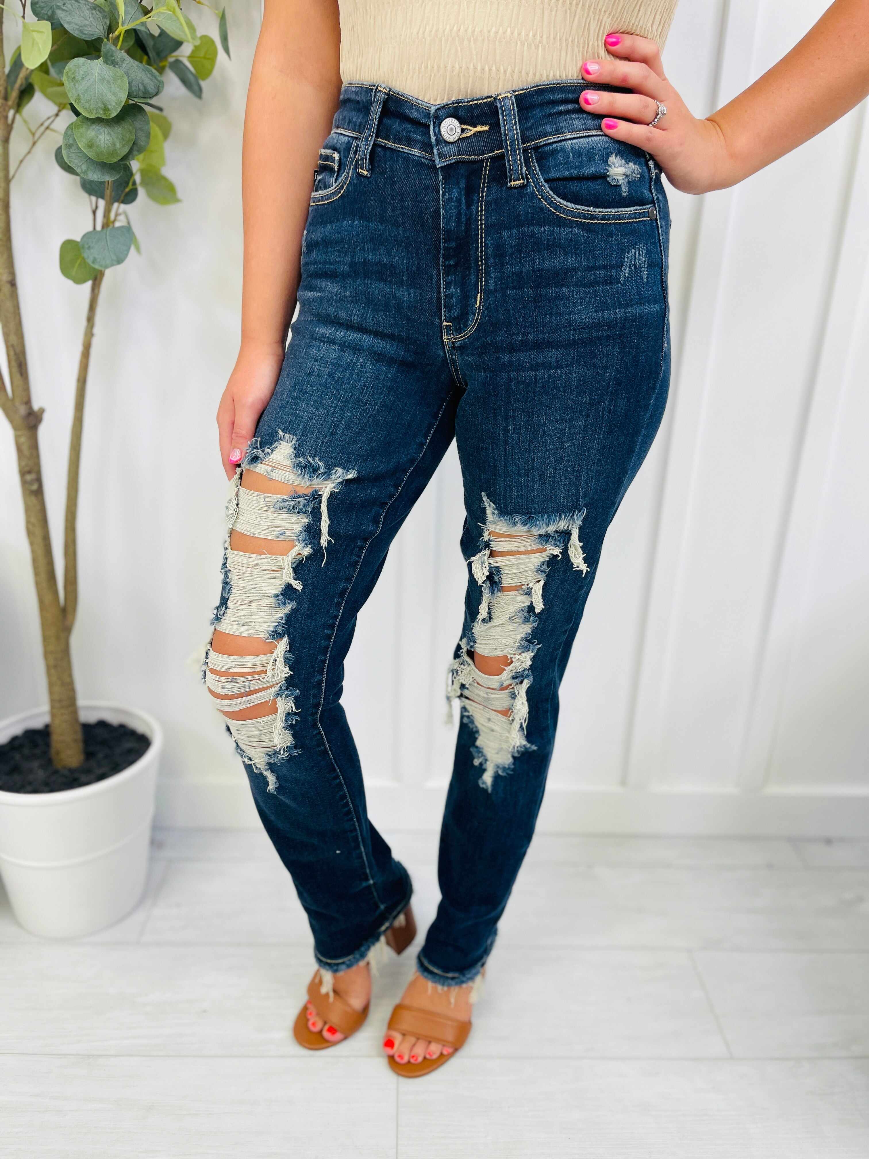 REG/CURVY Straighten Up Straight Leg Jeans