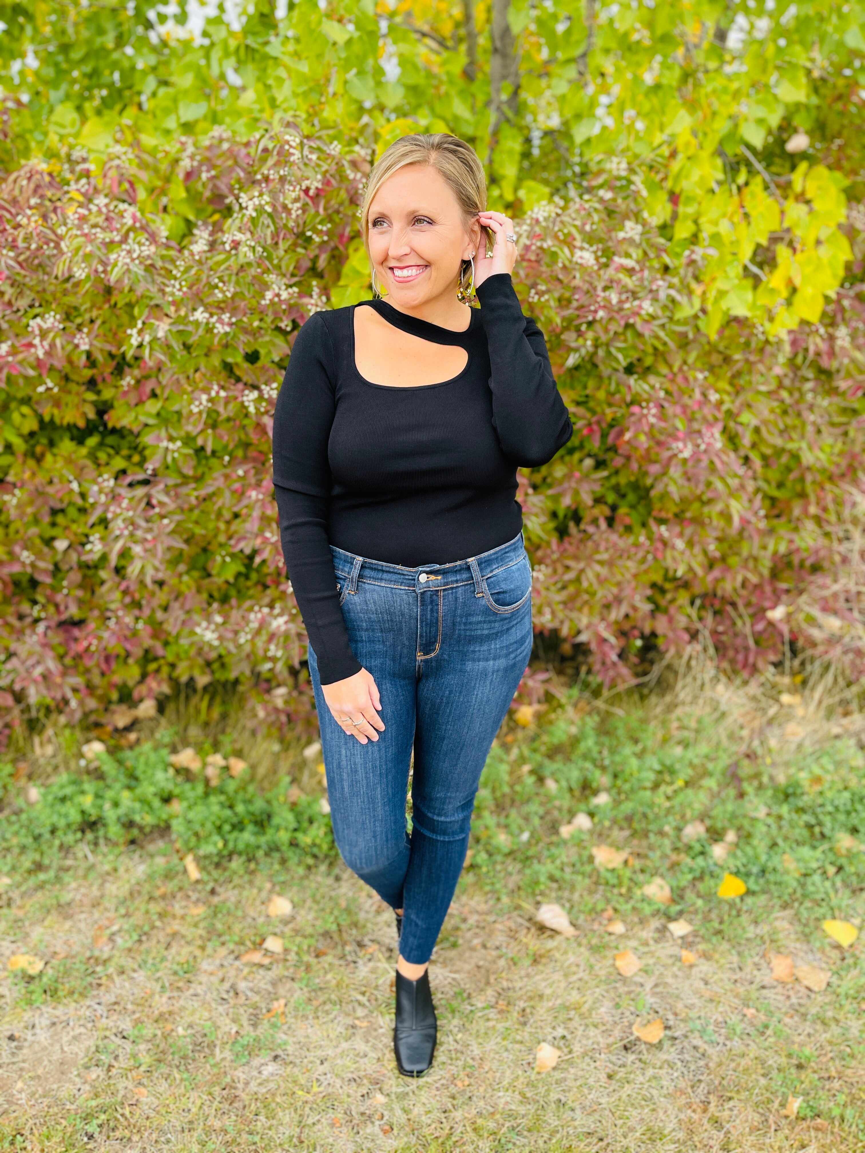 FIFTH RESTOCK! BEST SELLER!  Mid Rise REG/CURVY Work For The Weekend Skinny Jeans
