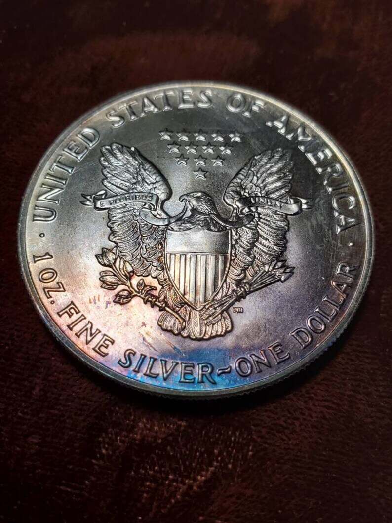 1987 American Silver Eagle BU  -  1 Oz .999 - Nice toning - Includes airtight capsule-  Lot# 475