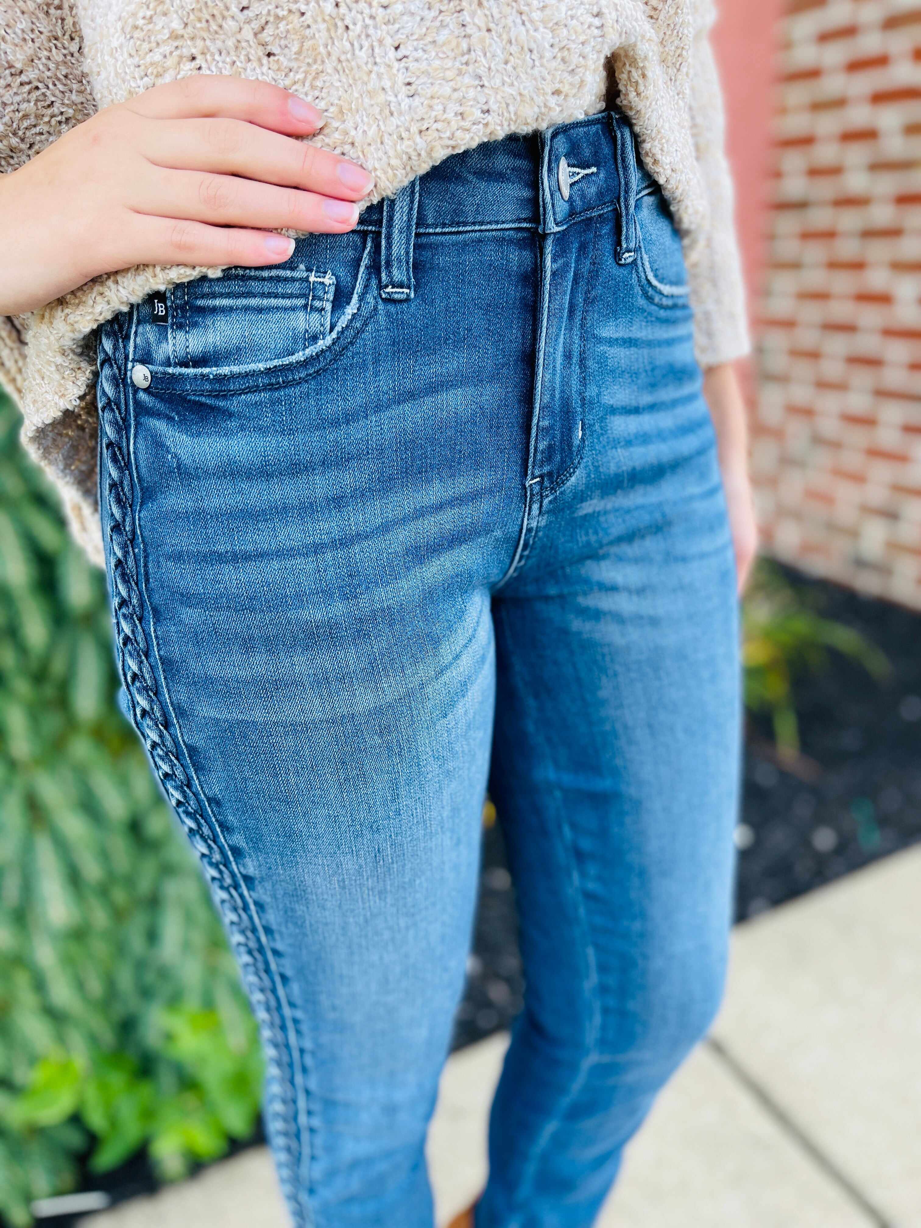 Plus/Reg Mid Rise Braided Beauty Relaxed Fit Jeans