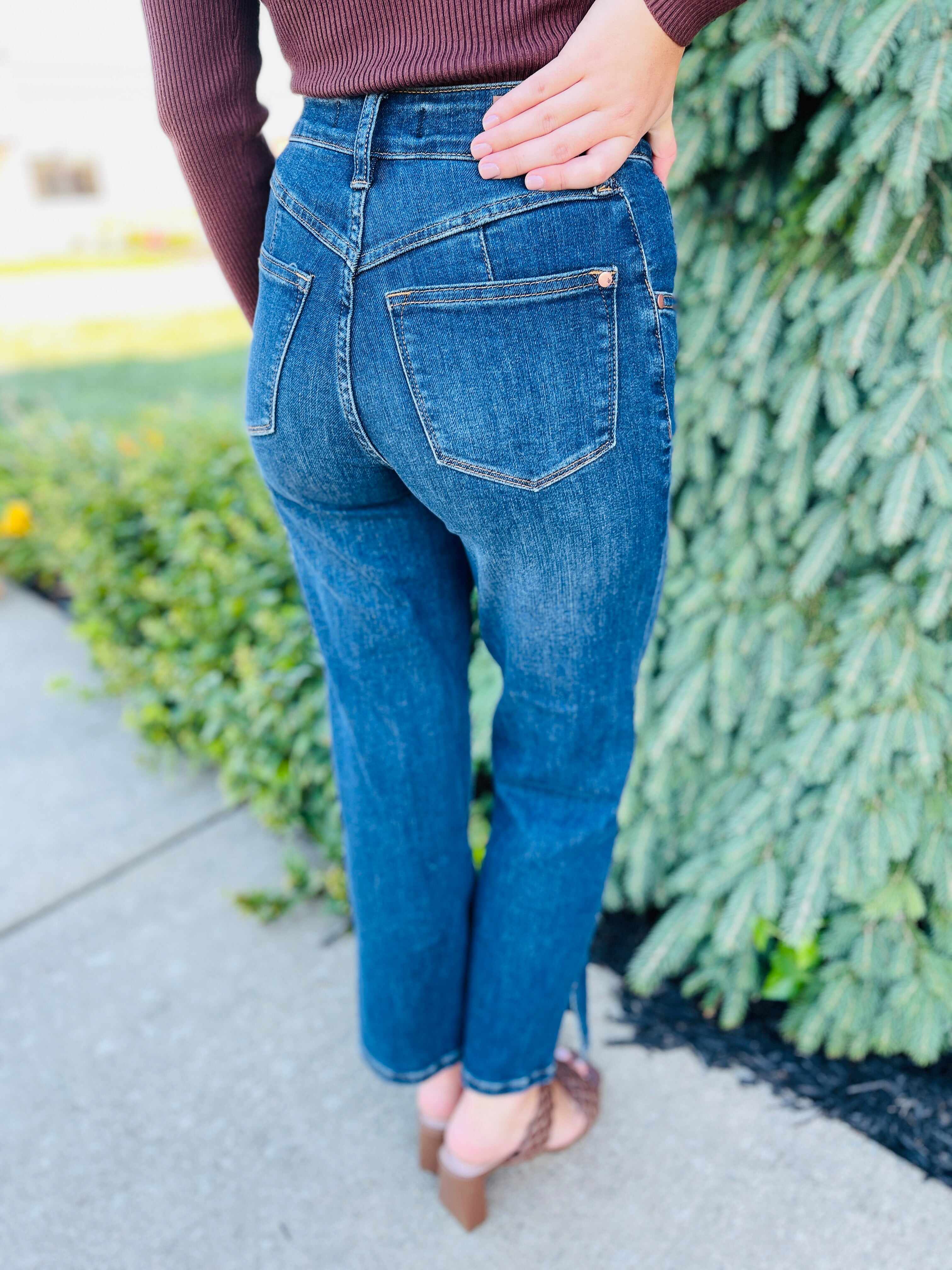 Plus/Reg Tell It To Me Straight Leg Jeans
