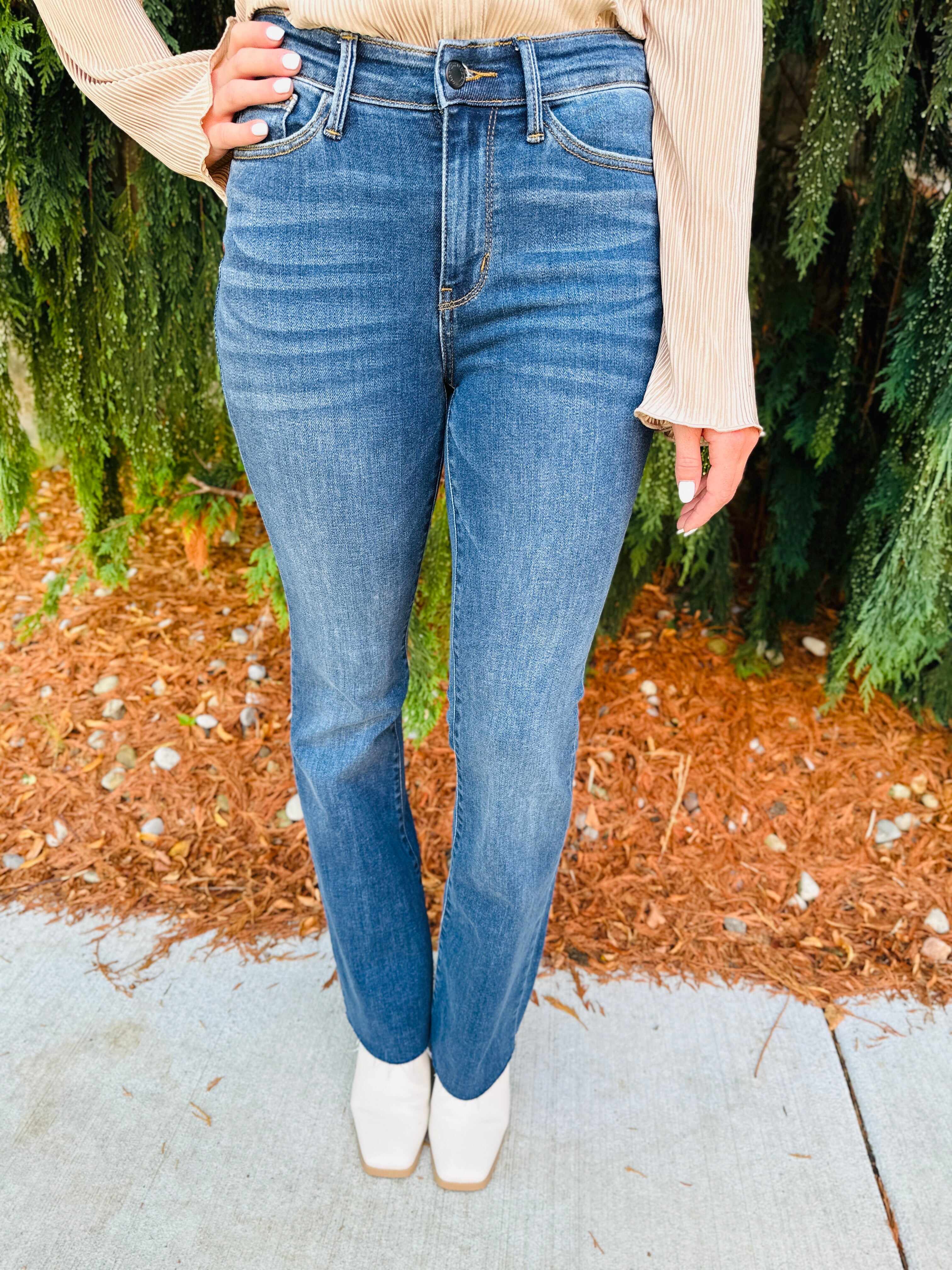 REG/CURVY Baby Got Bootcut Nondistressed Jeans