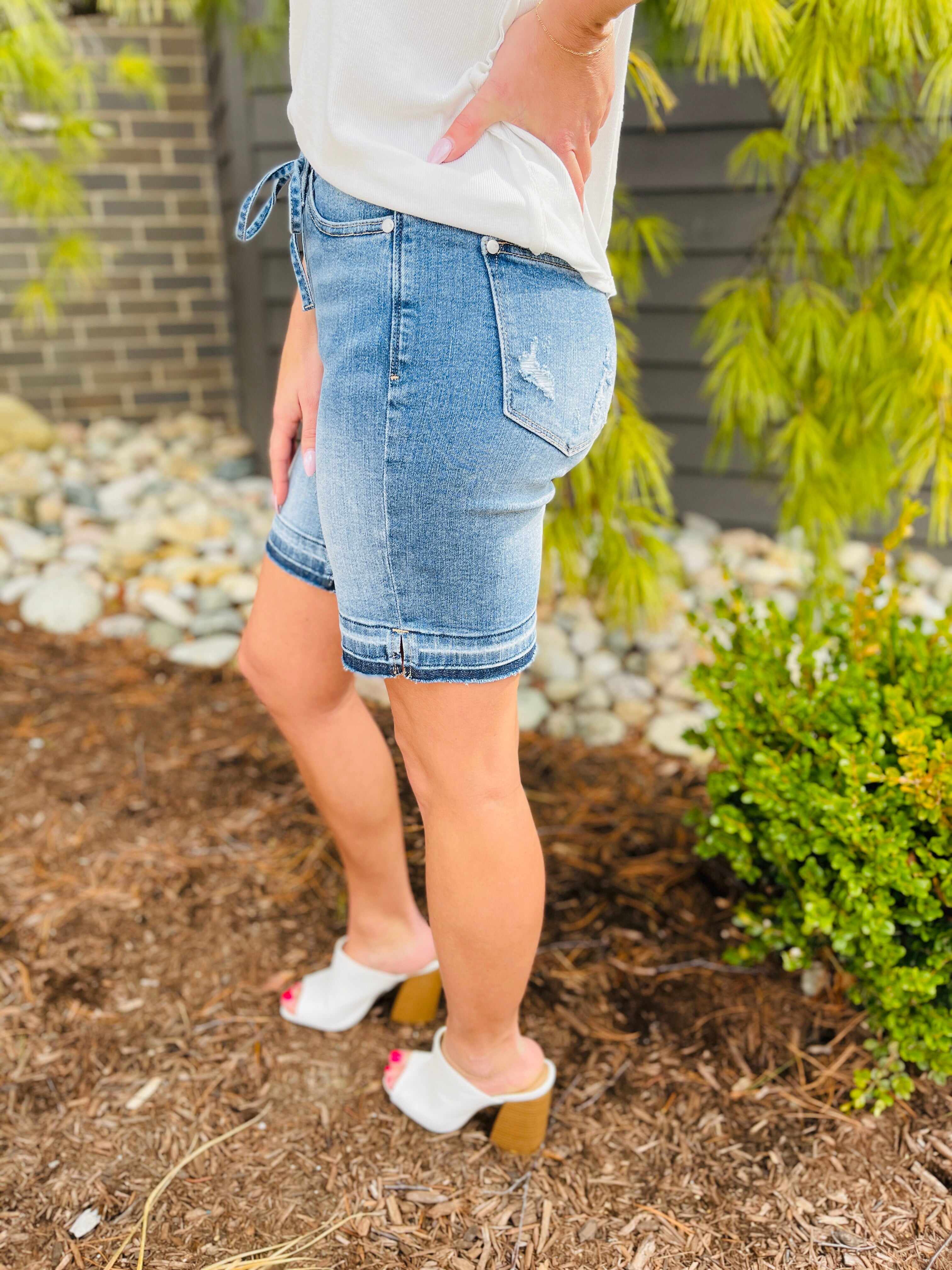 REG/CURVY Ray of Sunshine Shorts