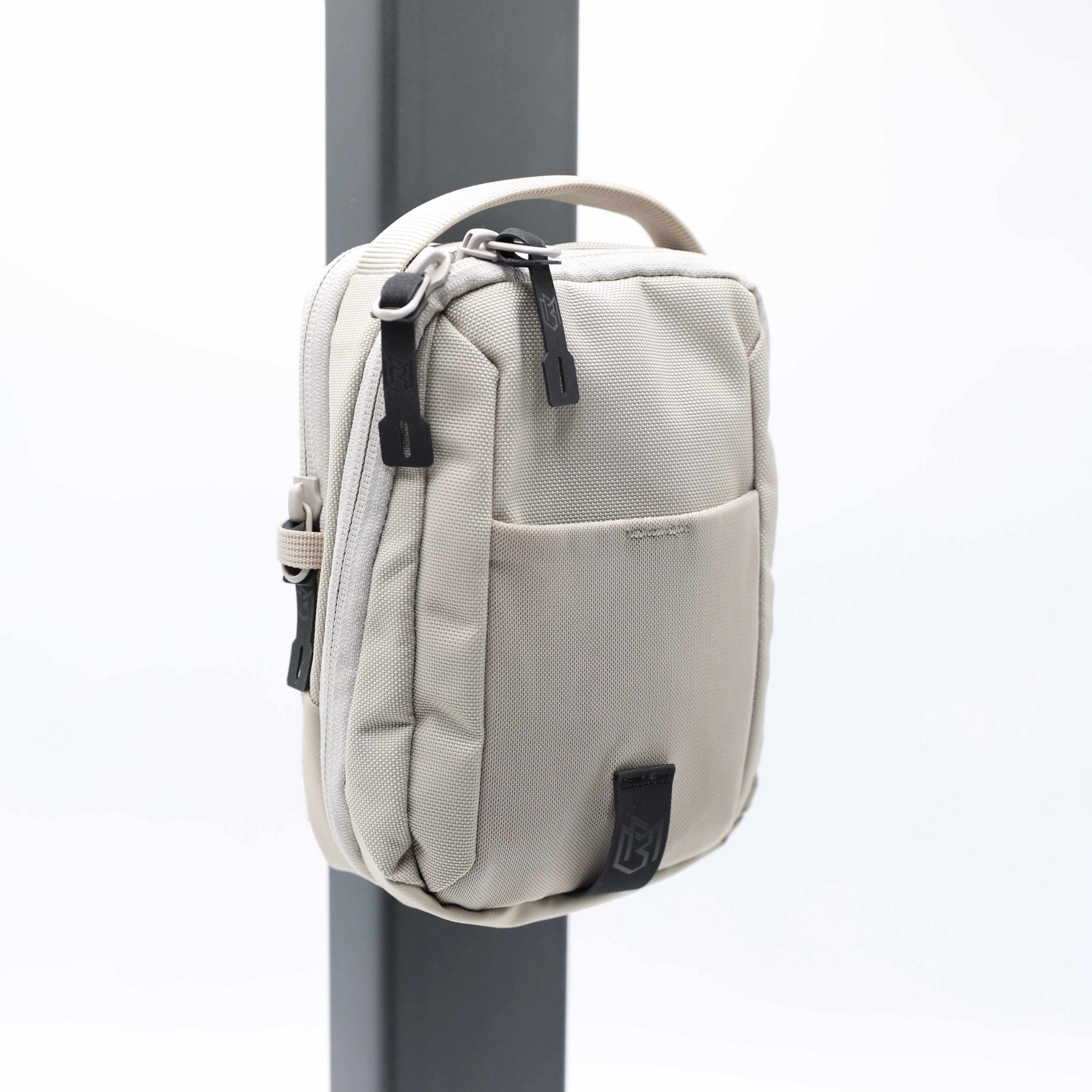 MAGNETIC CROSSBODY BAG