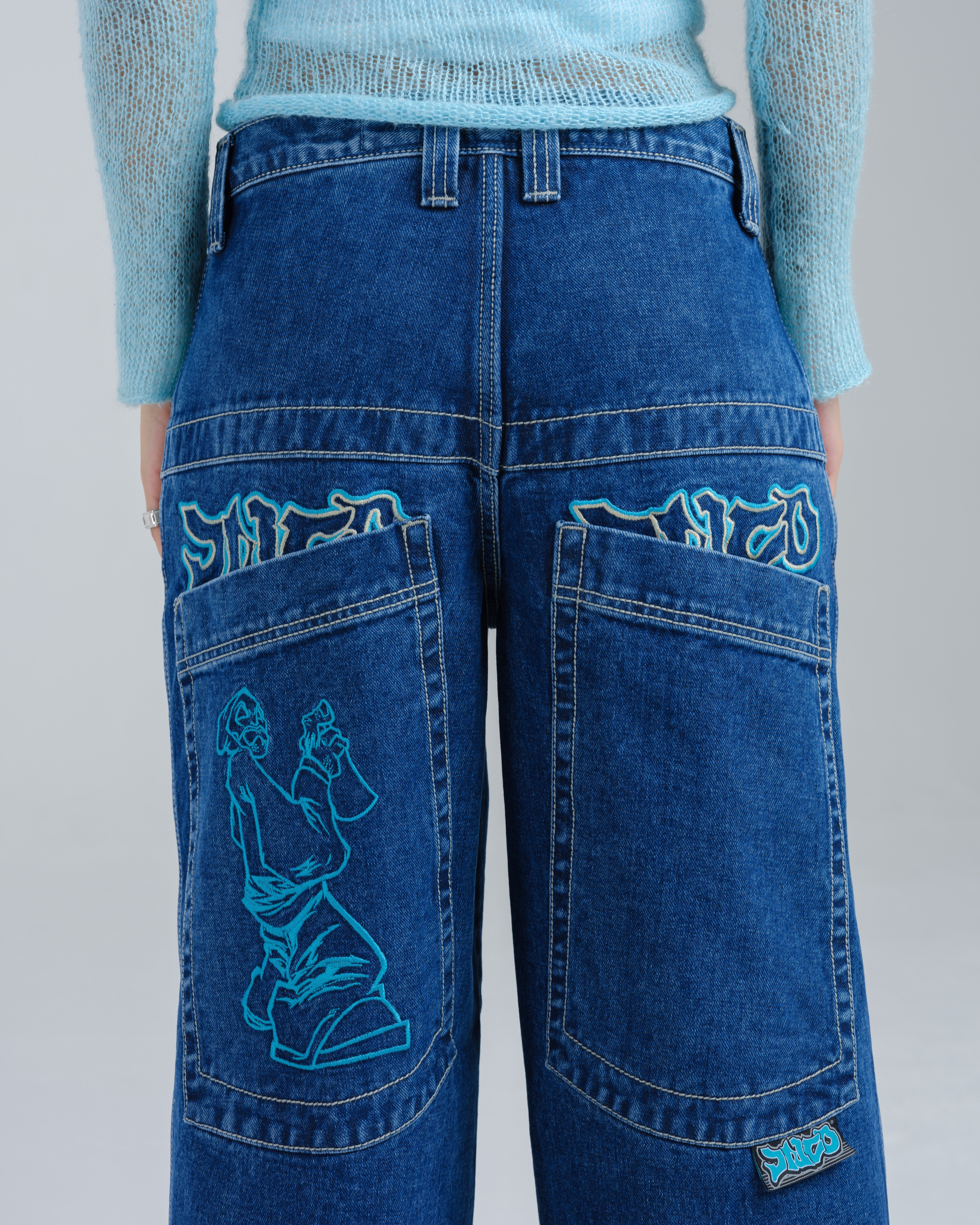 W Artistical Uprising. 26