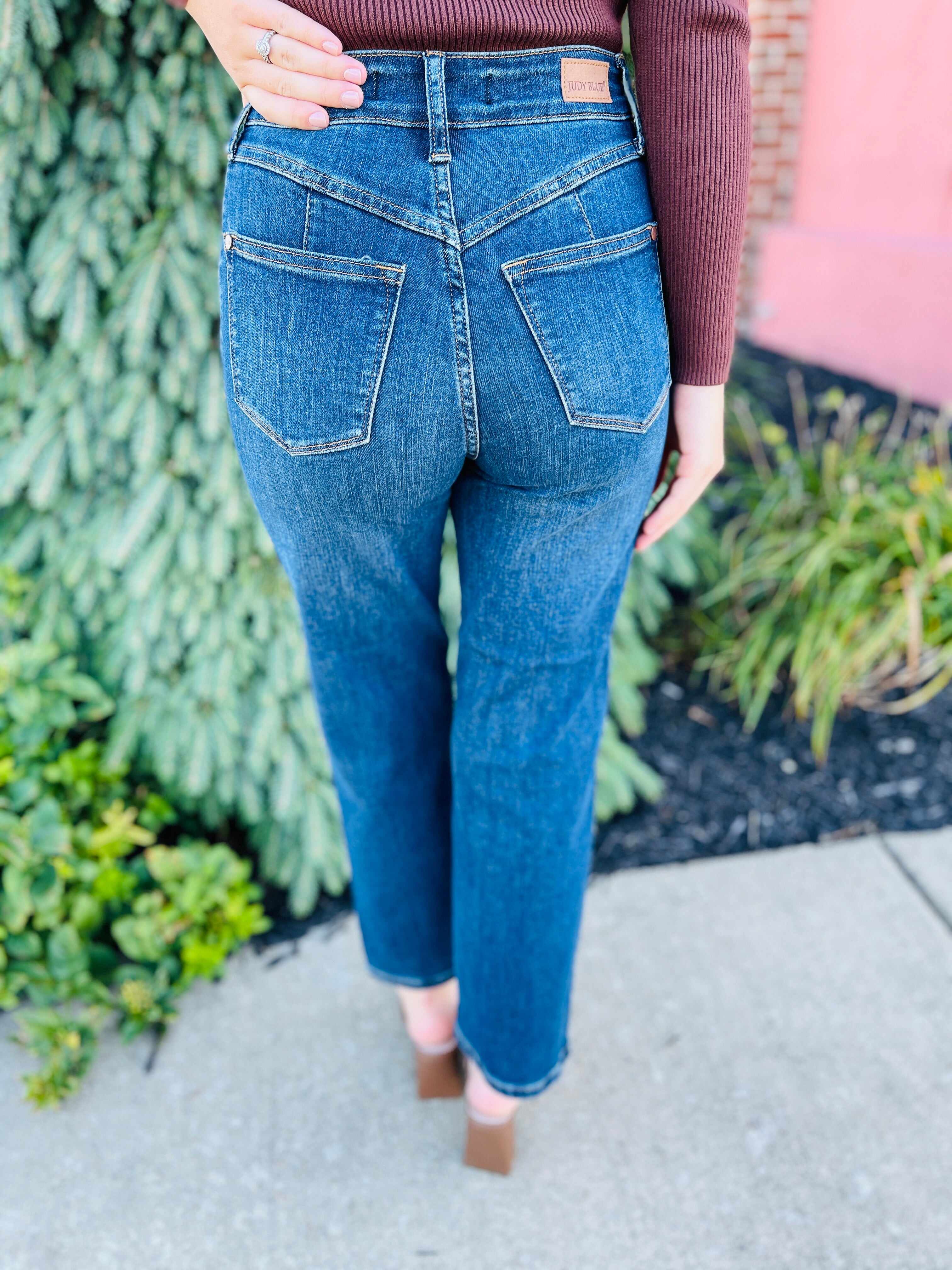 Plus/Reg Tell It To Me Straight Leg Jeans