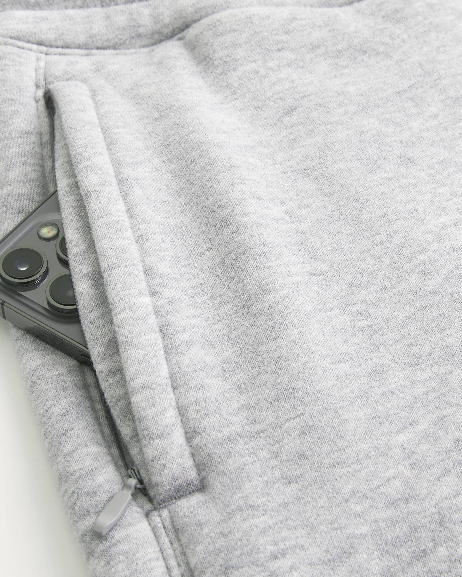 Mid-Thigh Camo Loose Fleece Shorts