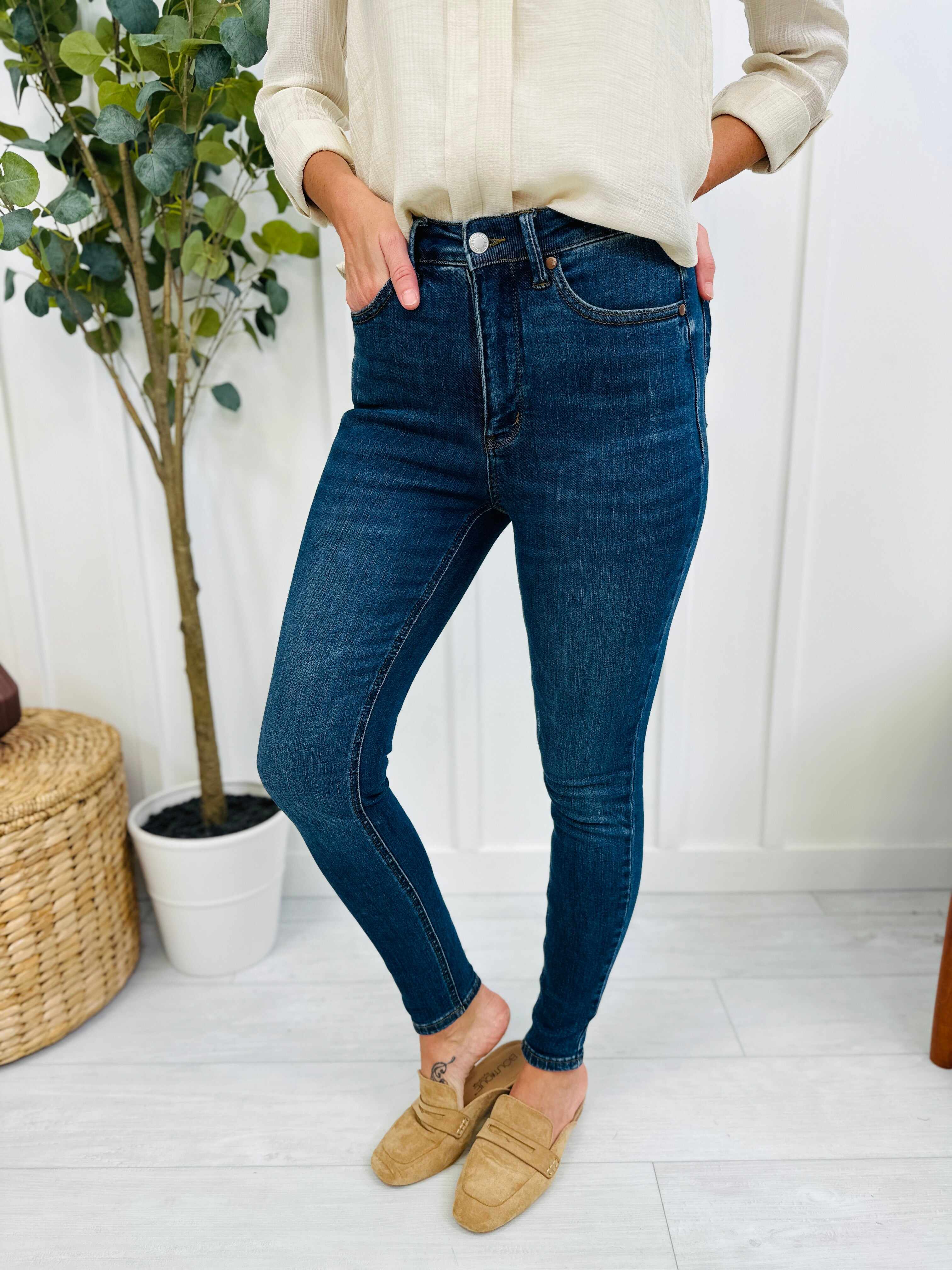 REG/CURVY Triple Trouble Tummy Control and Butt Lifting Skinny Jeans