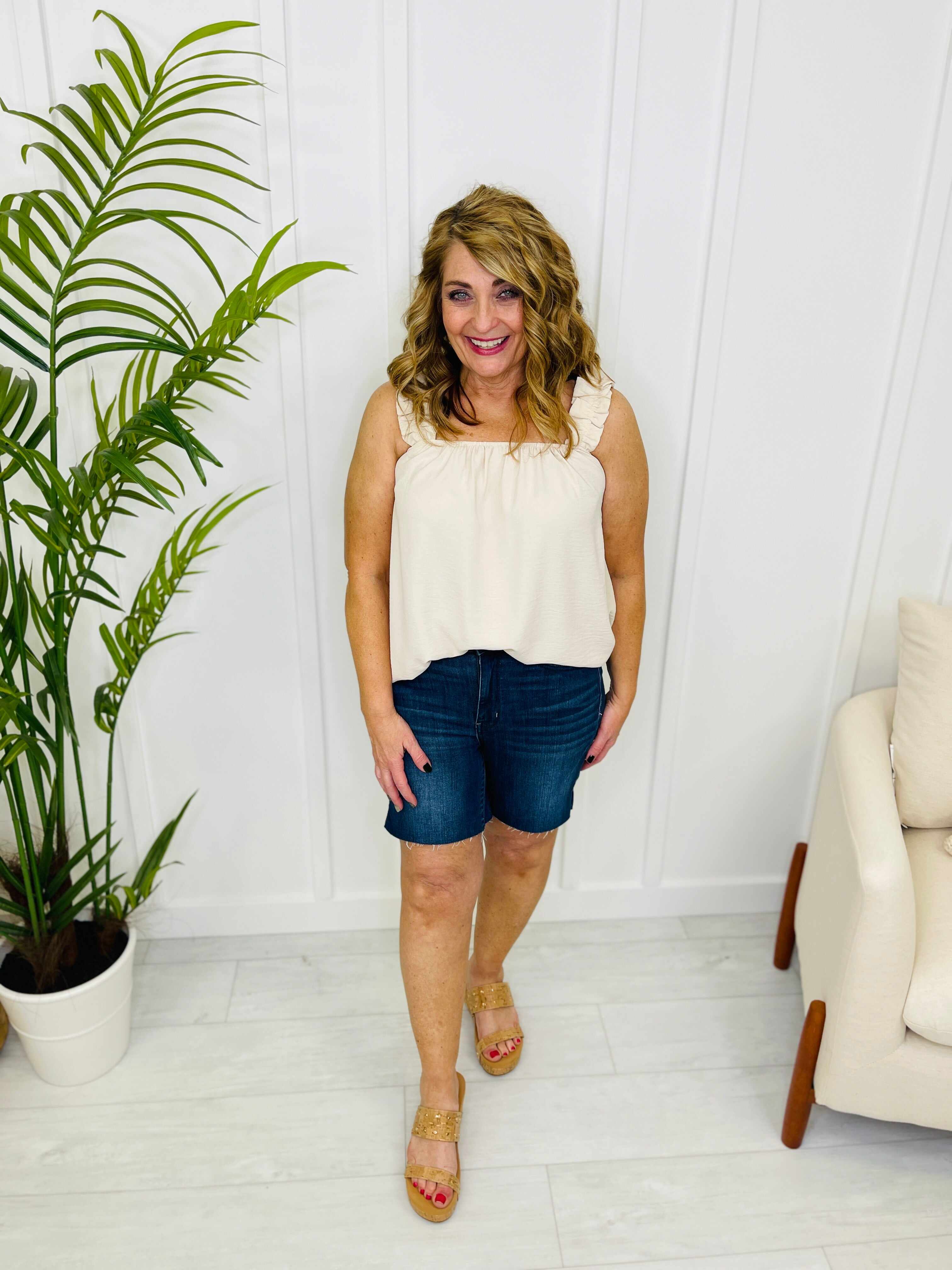 REG/CURVY Stretch This Way Mid Thigh Shorts