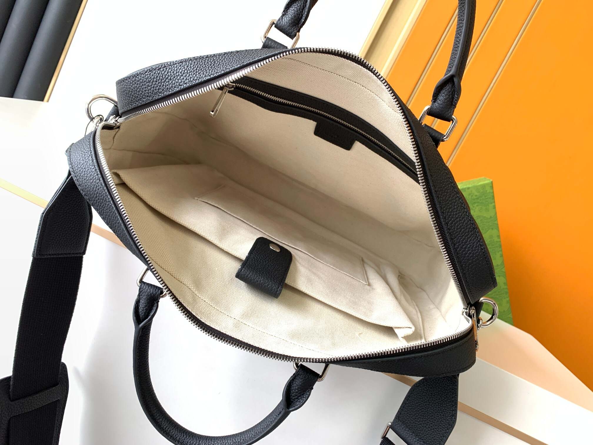 Gucci new style Briefcase model with classic deign