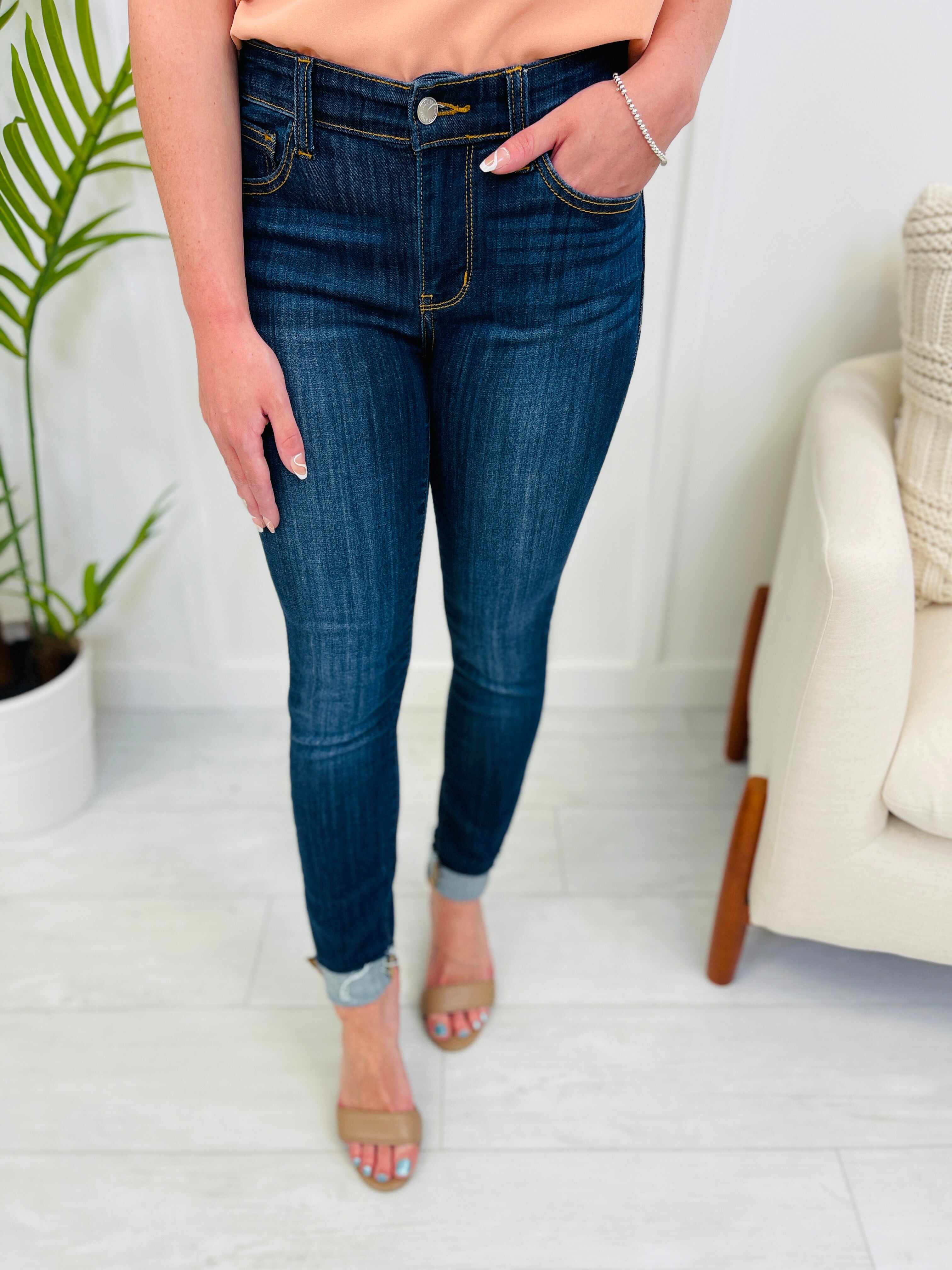 FIFTH RESTOCK! BEST SELLER!  Mid Rise REG/CURVY Work For The Weekend Skinny Jeans
